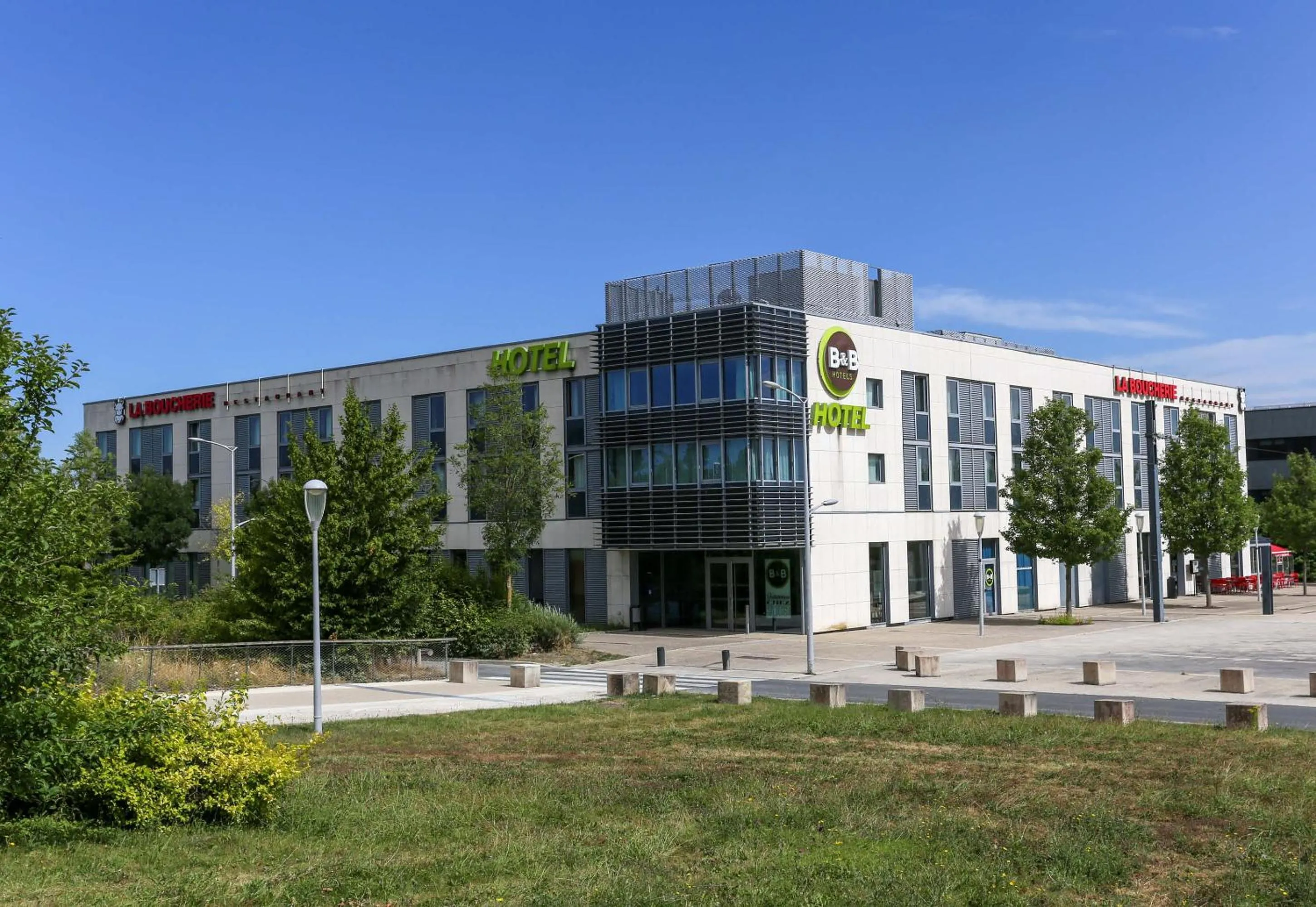 Property building in B&B HOTEL Reims Bezannes