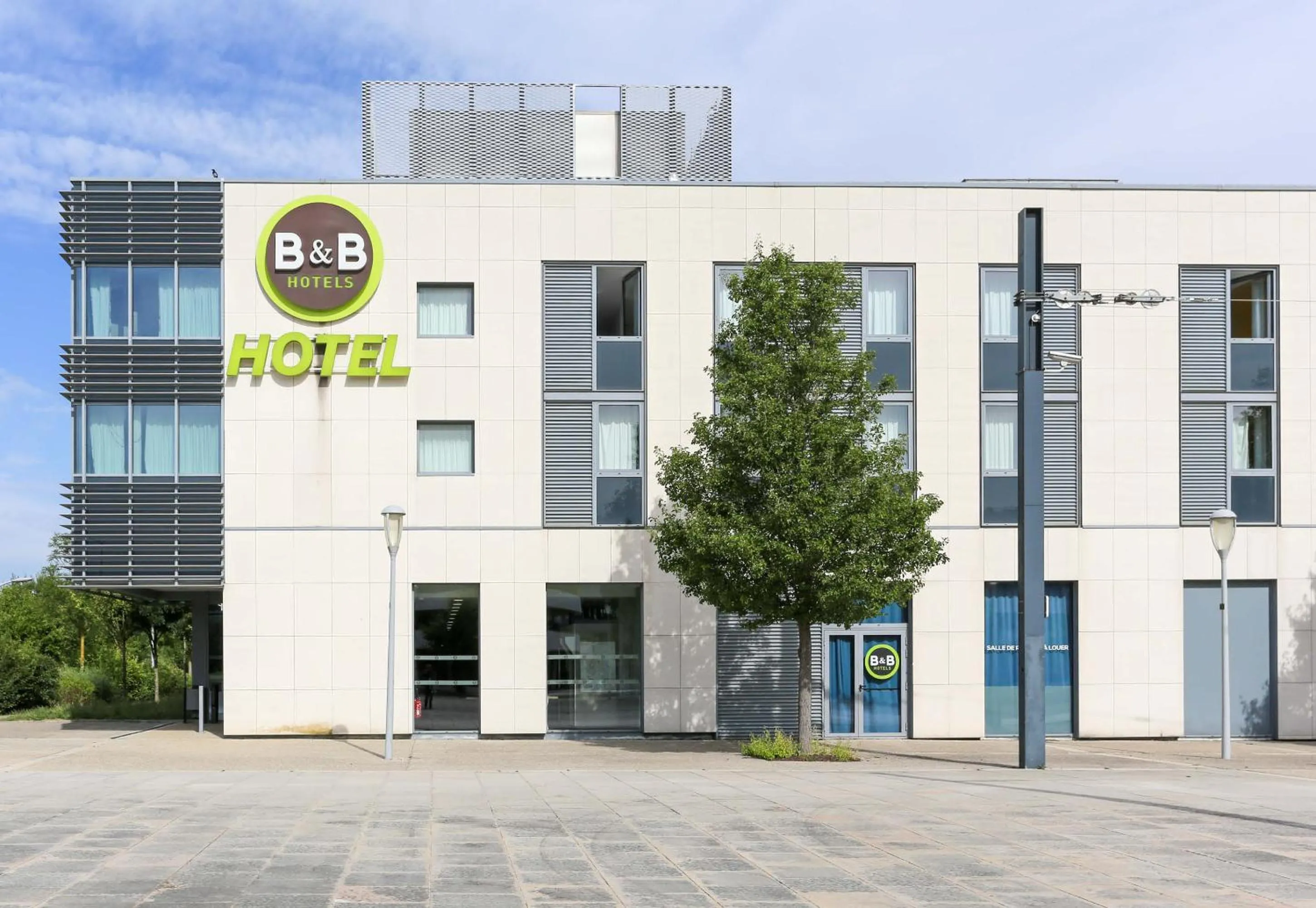 Property building in B&B HOTEL Reims Bezannes