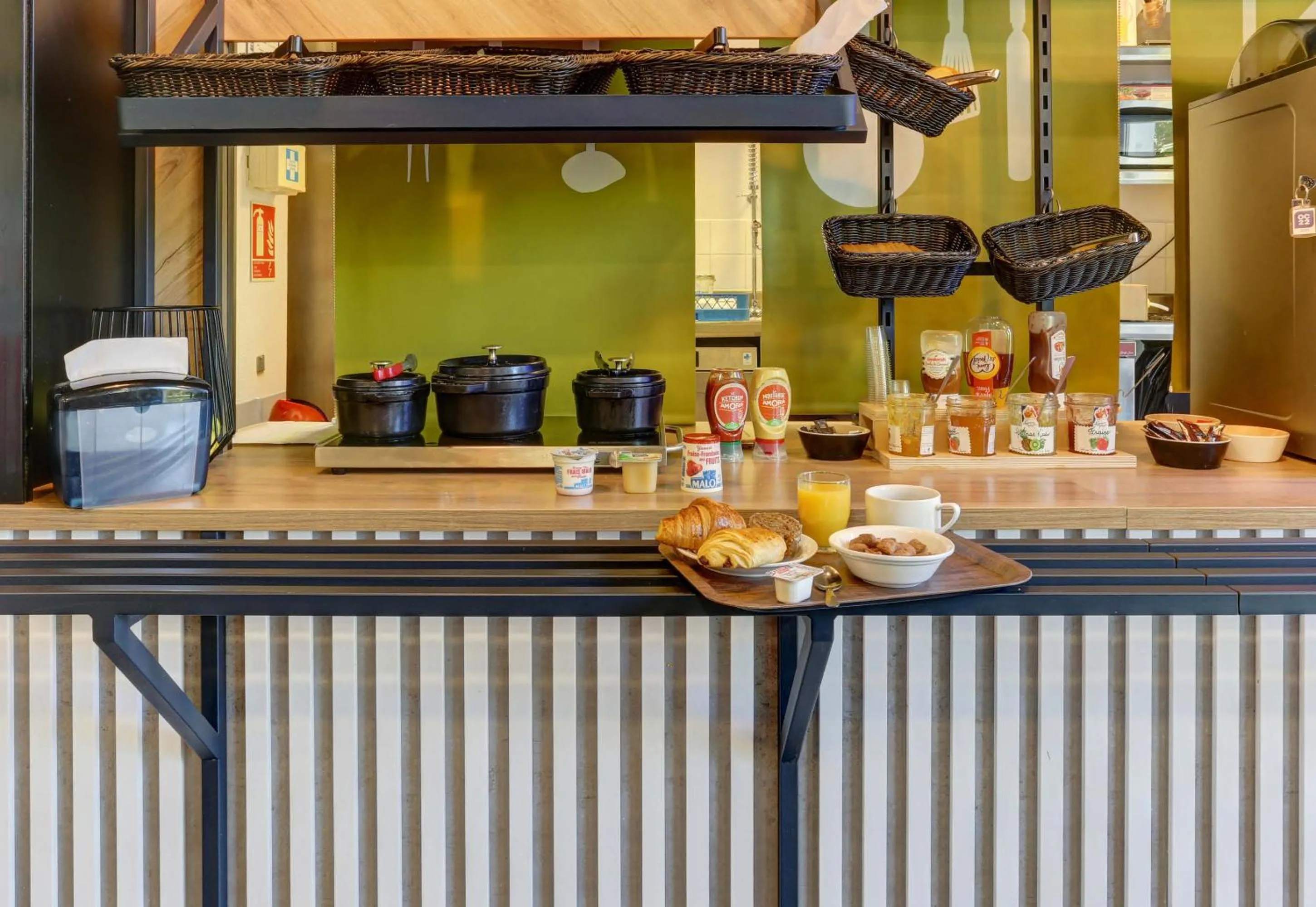 Breakfast in B&B HOTEL Reims Bezannes