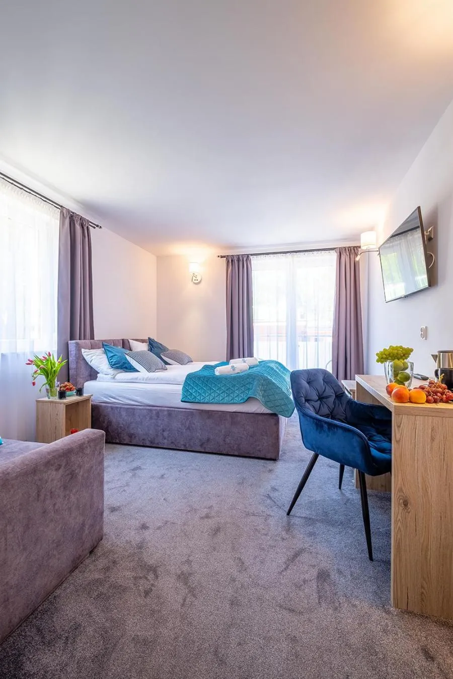 Communal lounge/ TV room, Bed in Nova Fala