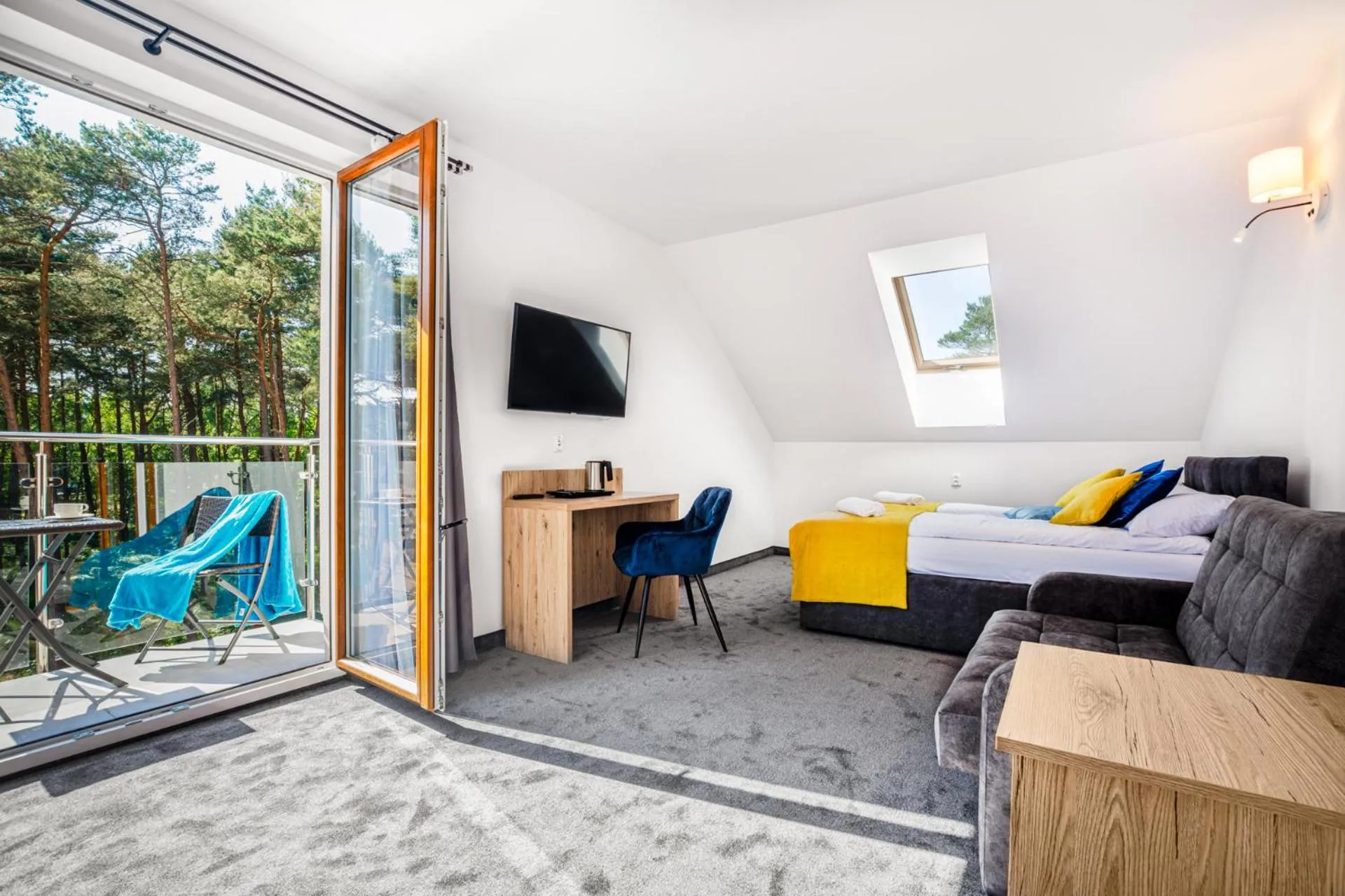 Communal lounge/ TV room in Nova Fala