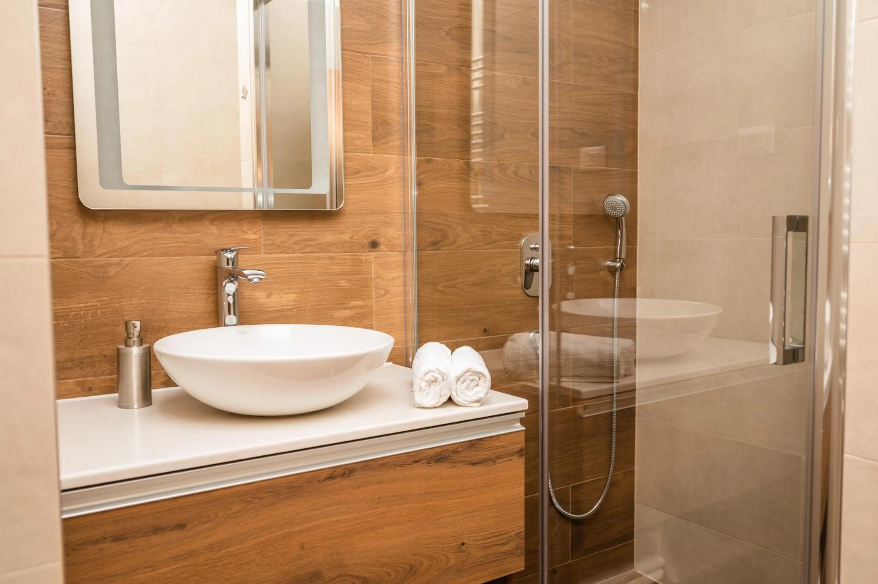 Bathroom in Modern and Bright Apartments - Main Street