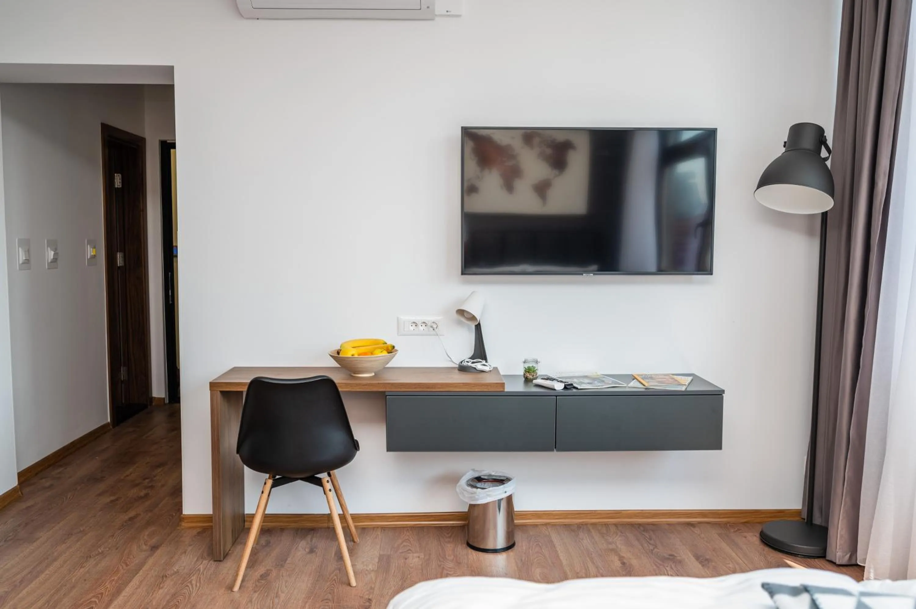 TV and multimedia in Modern and Bright Apartments - Main Street