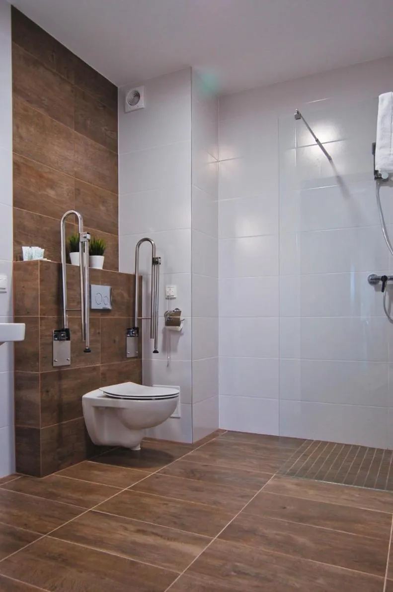 Shower in Hotel Przy Solankach