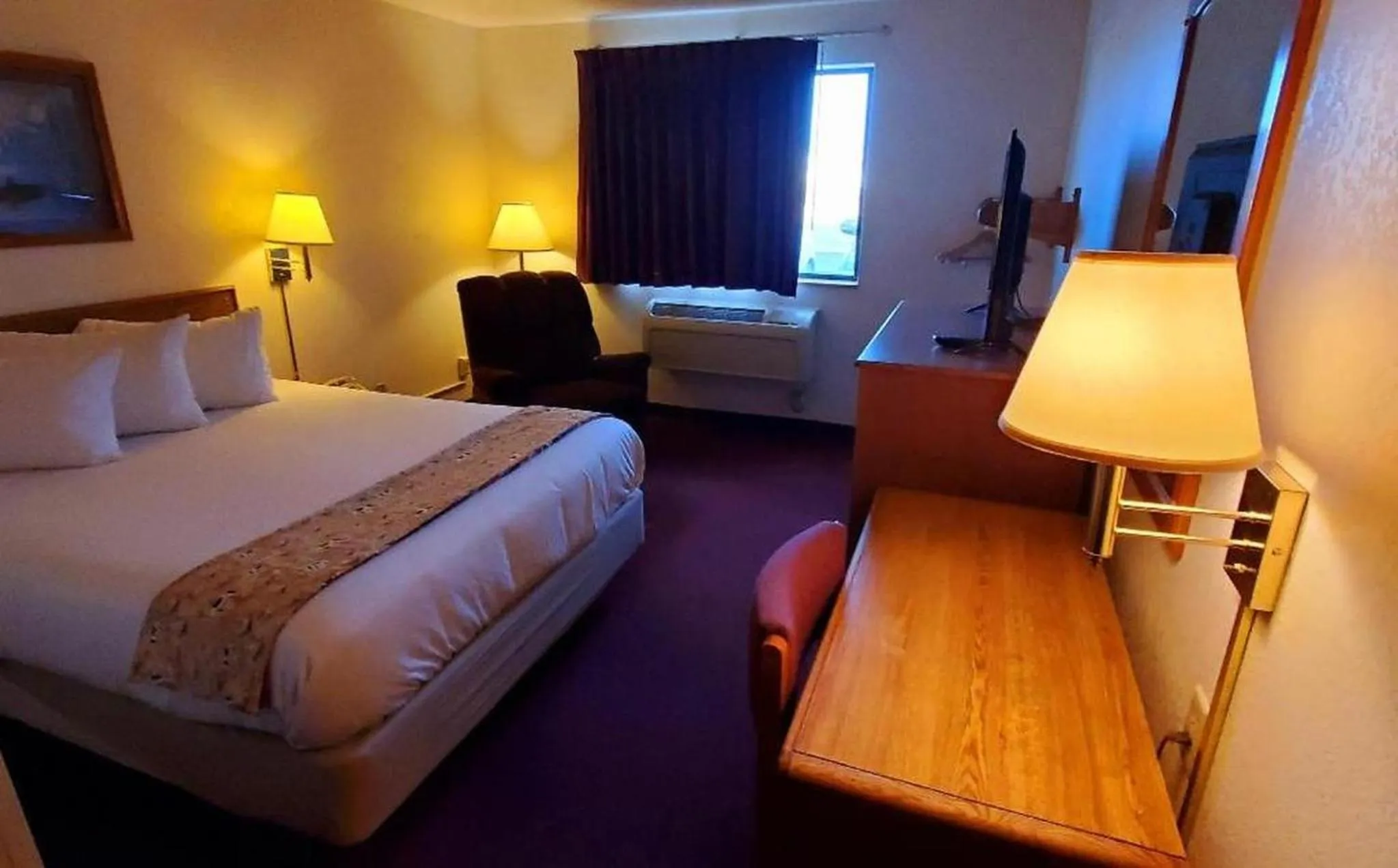 Bed in Gettysburg Inn and Suites