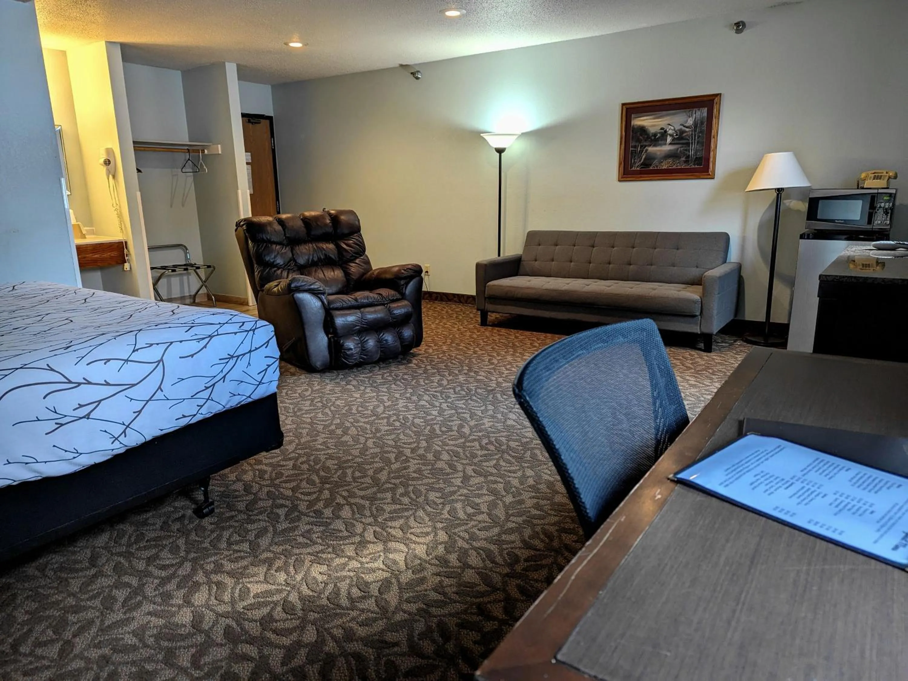 Photo of the whole room, Bed in Gettysburg Inn and Suites