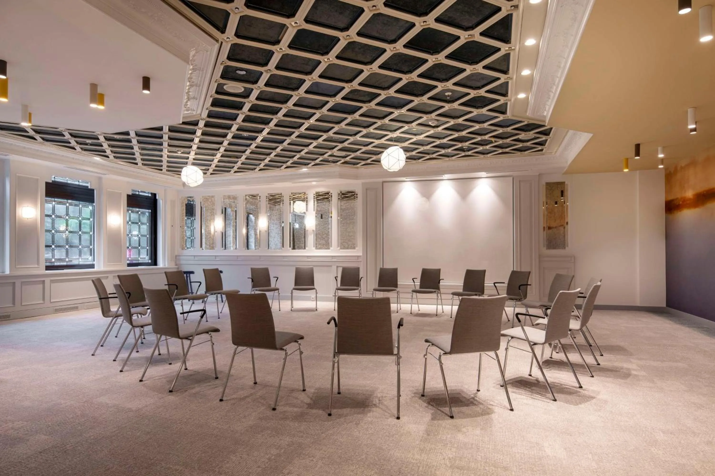 Meeting/conference room, Restaurant/Places to Eat in Hotel Pomander Nürnberg