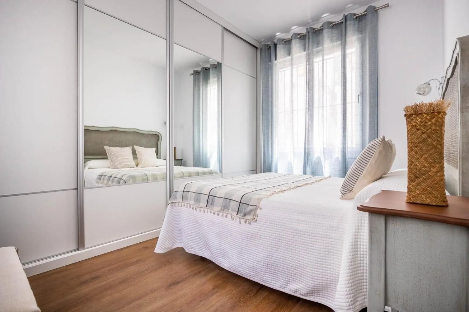 Bed in Apartamentos Poemas & Rimas de Bécquer