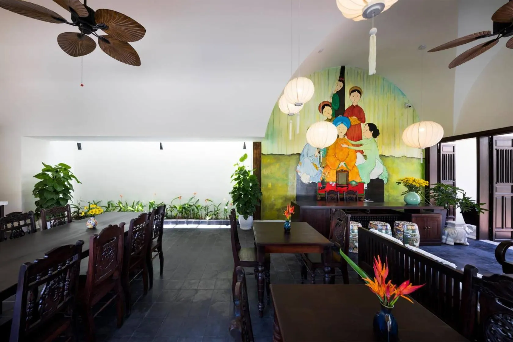 Restaurant/places to eat in Hoianoi Villa