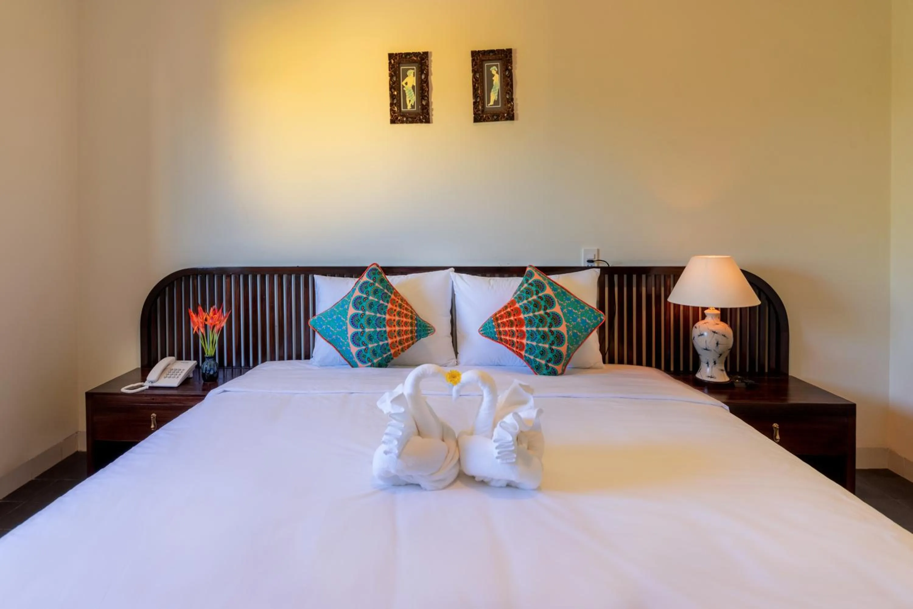 Bed in Hoianoi Villa