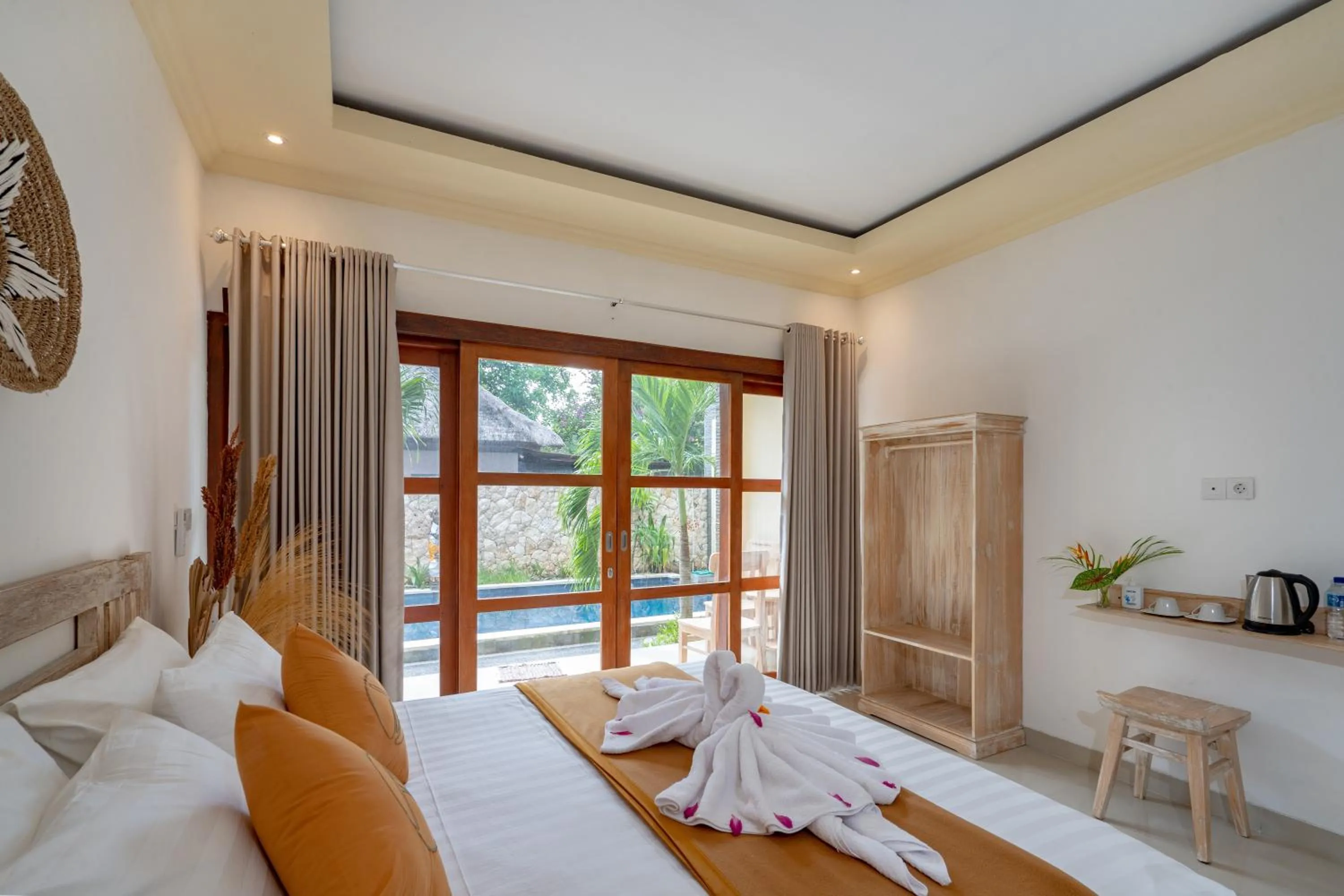 Bed in The Pulau Bungalow