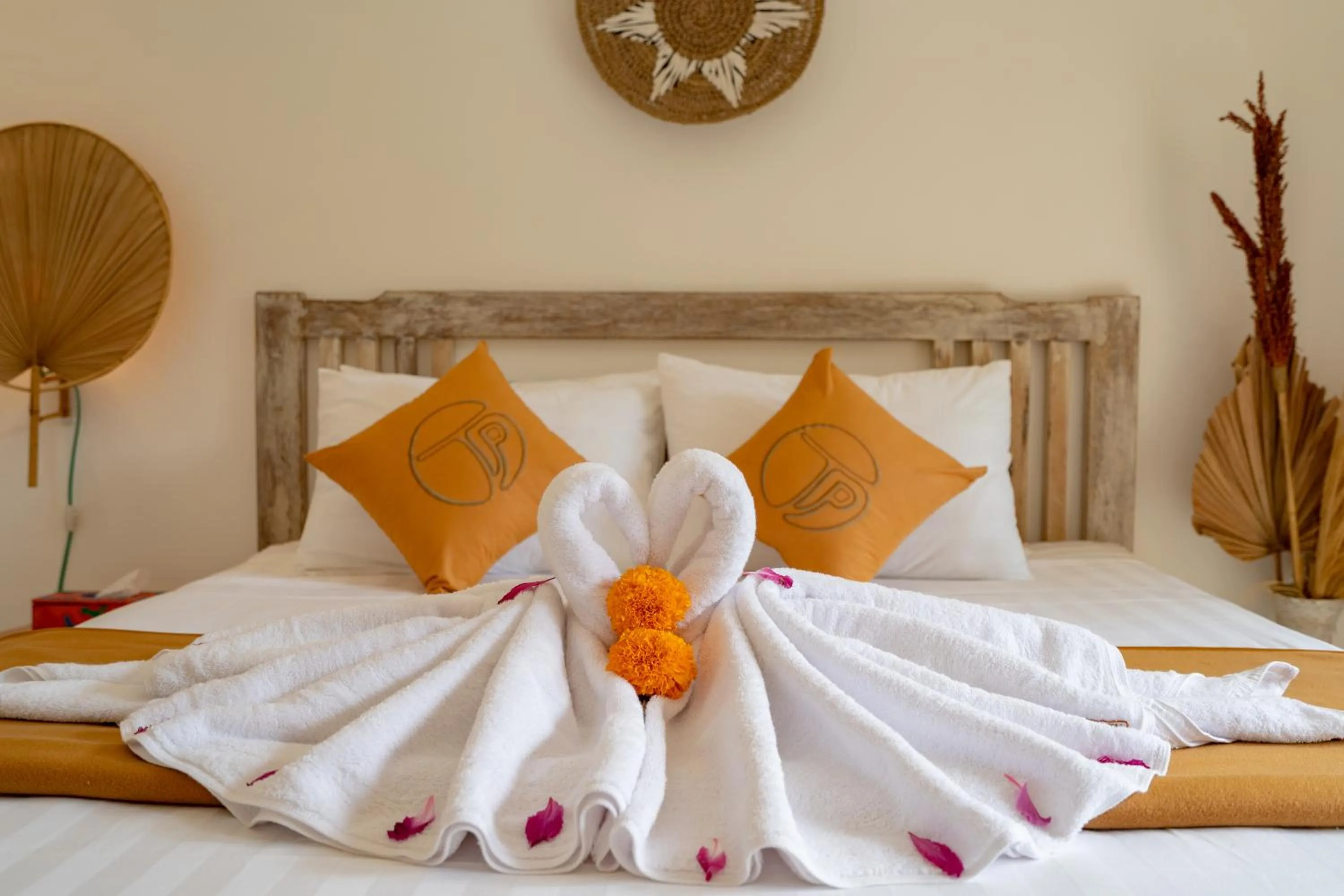 Bed in The Pulau Bungalow