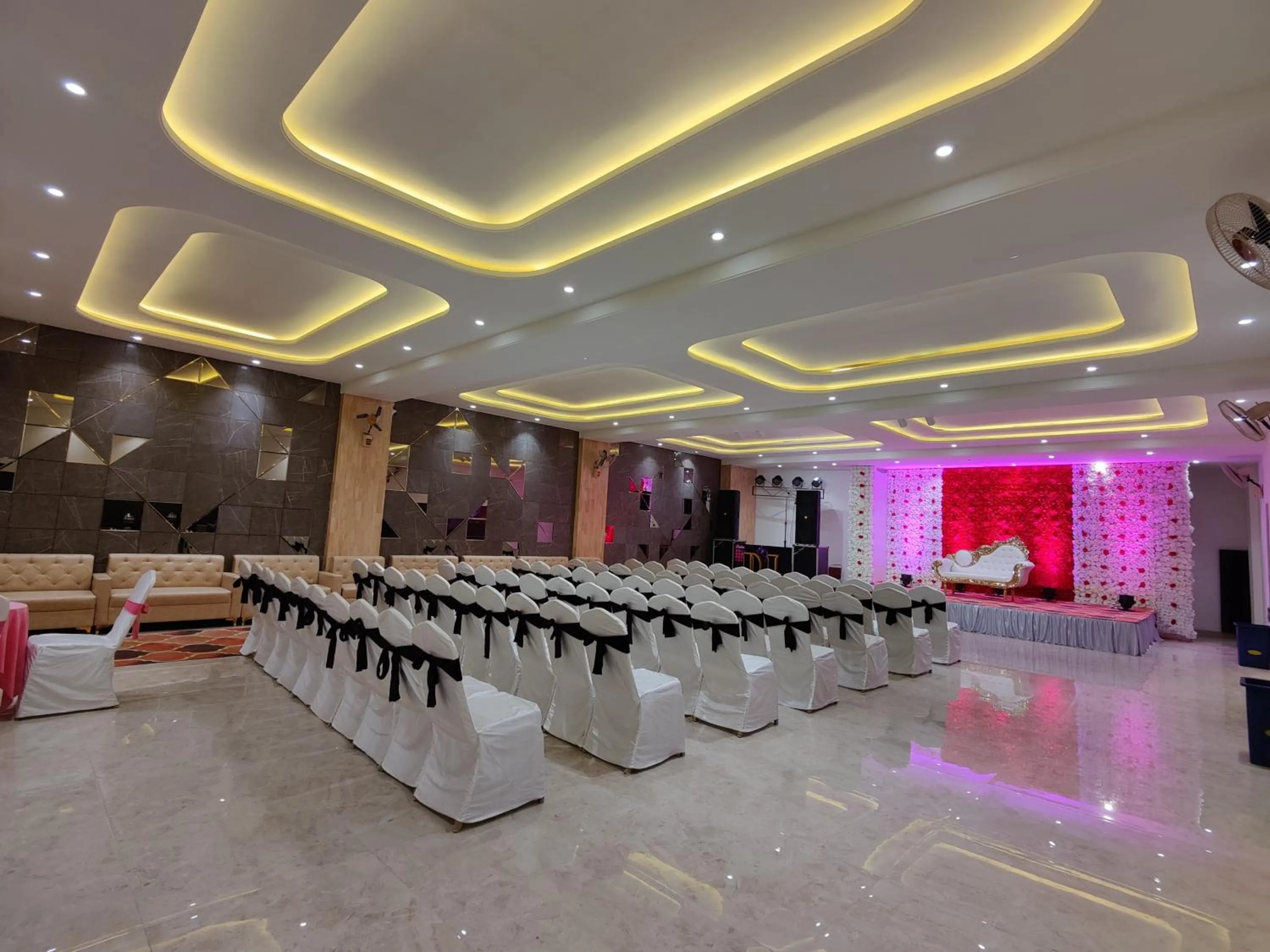 Banquet/Function facilities in Hotel Ganpati Palace