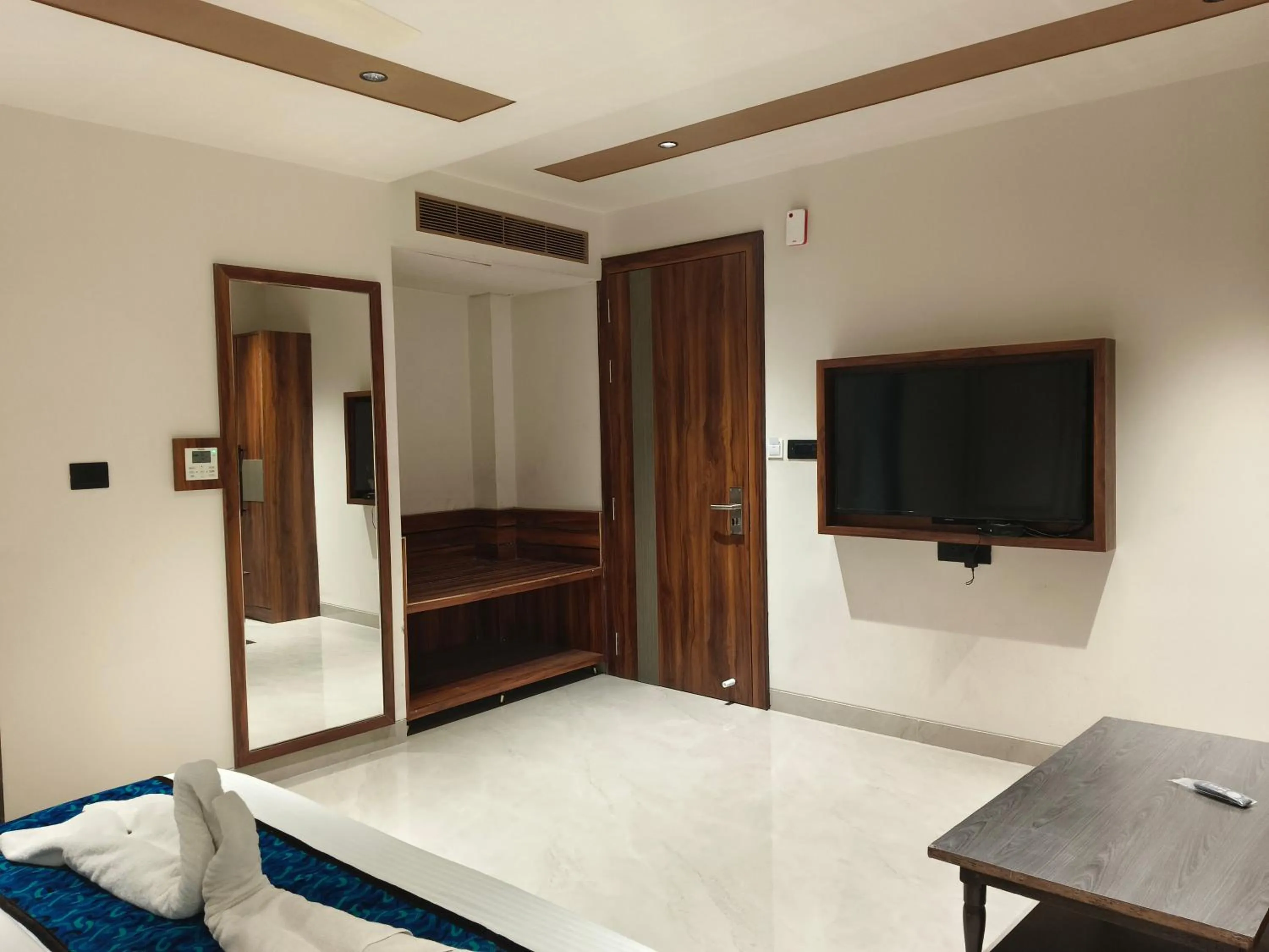 wardrobe, Bed in Hotel Ganpati Palace