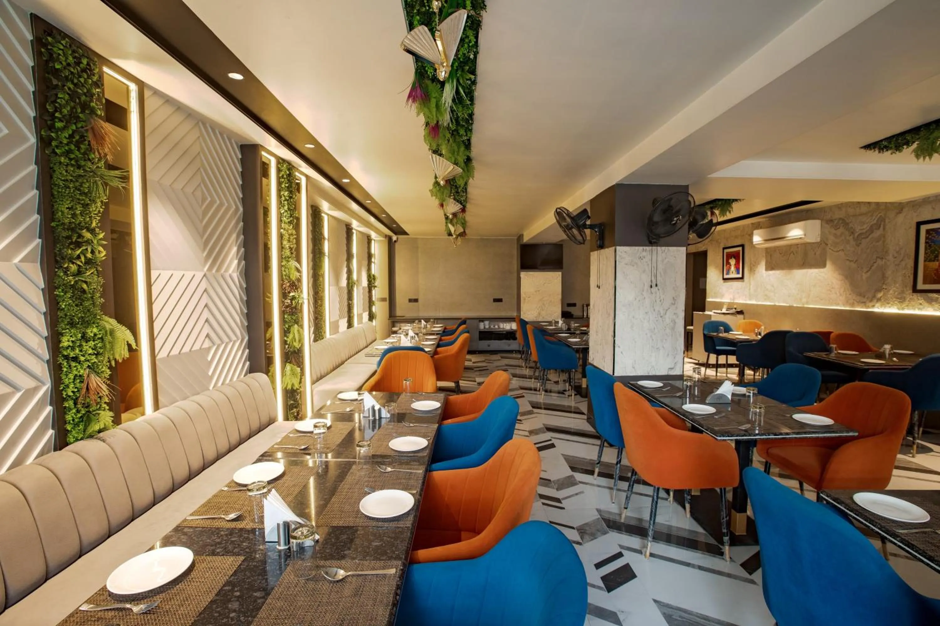 Restaurant/places to eat in Hotel Ganpati Palace