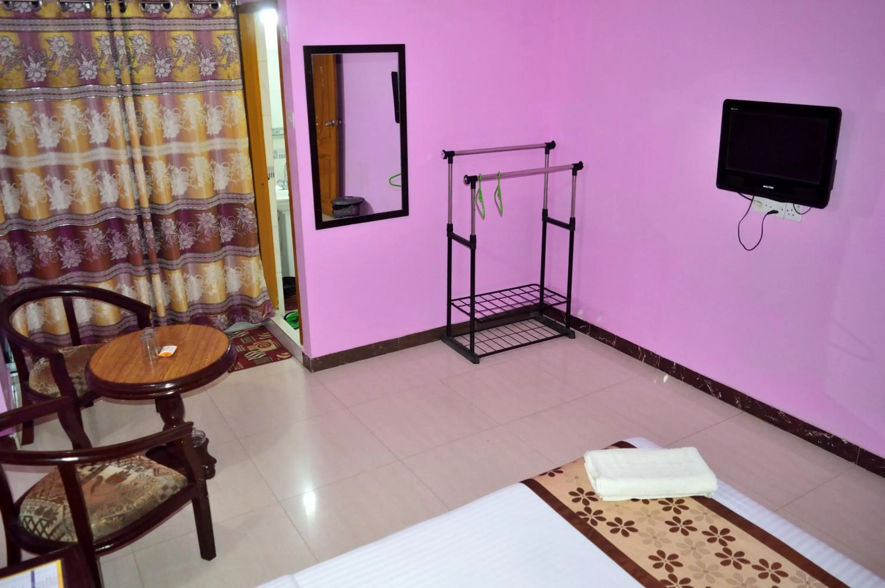 Bedroom, Bed in Hotel Regal Palace