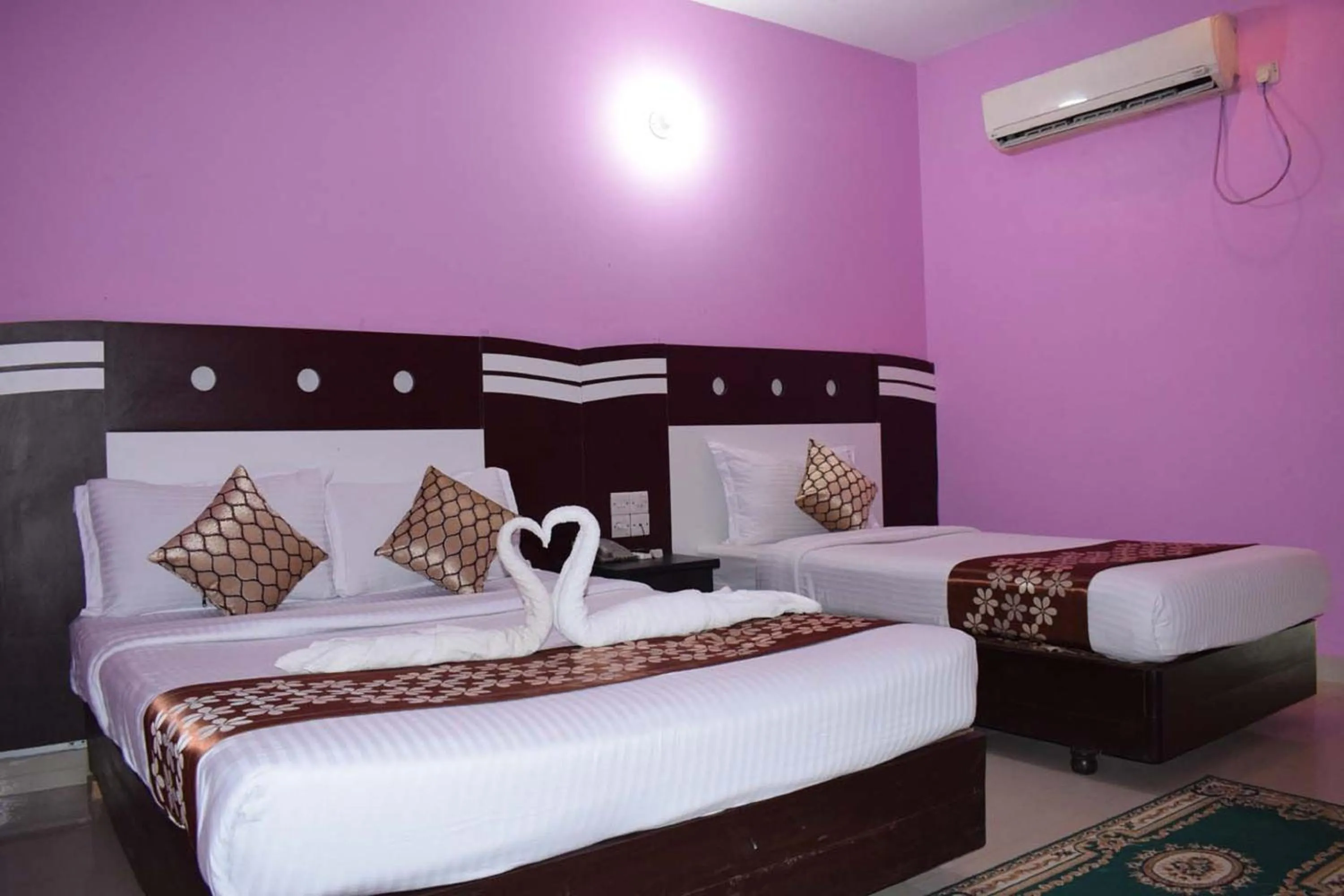 Bedroom, Bed in Hotel Regal Palace