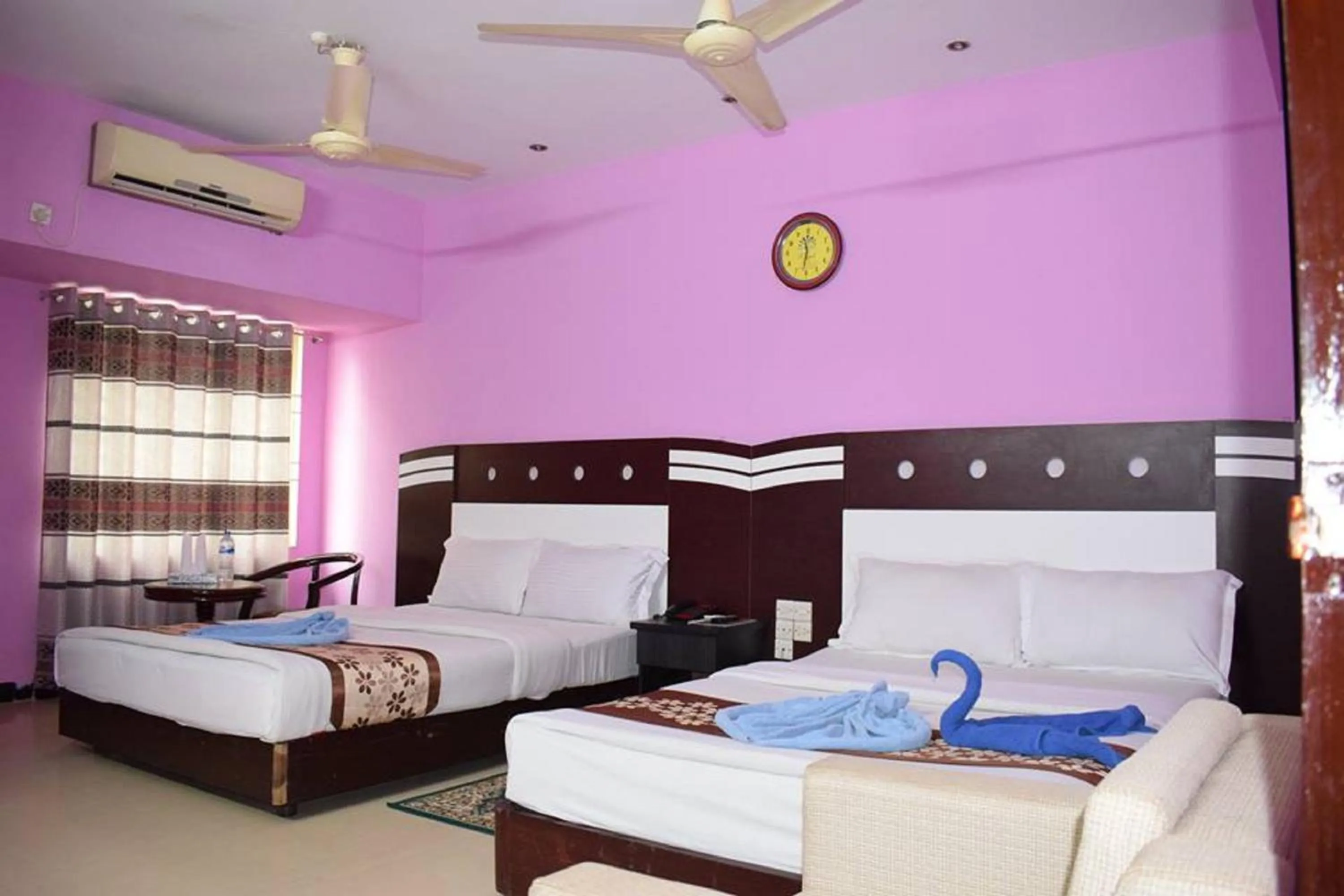 Bedroom, Bed in Hotel Regal Palace