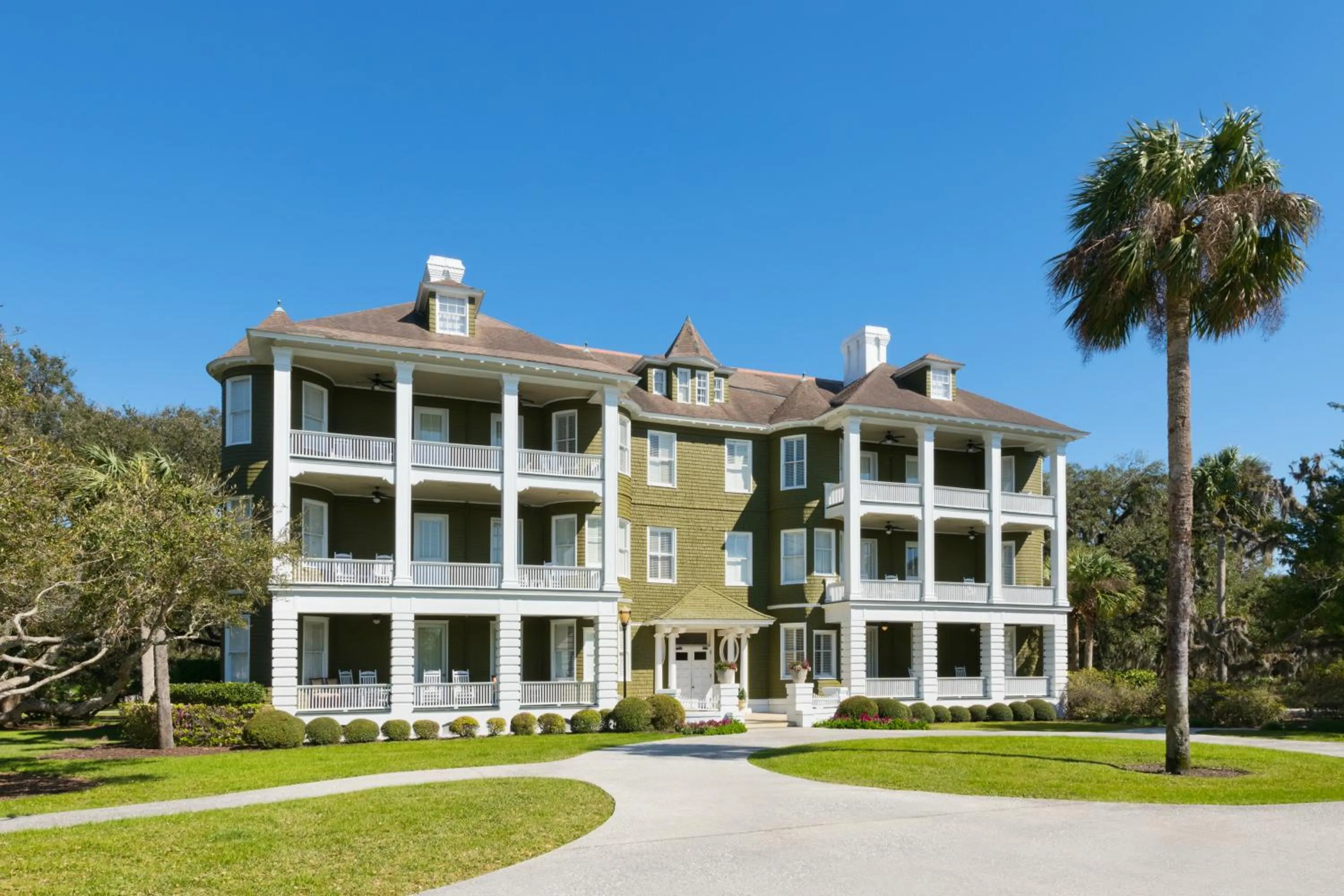 Facade/entrance in Jekyll Island Club Resort