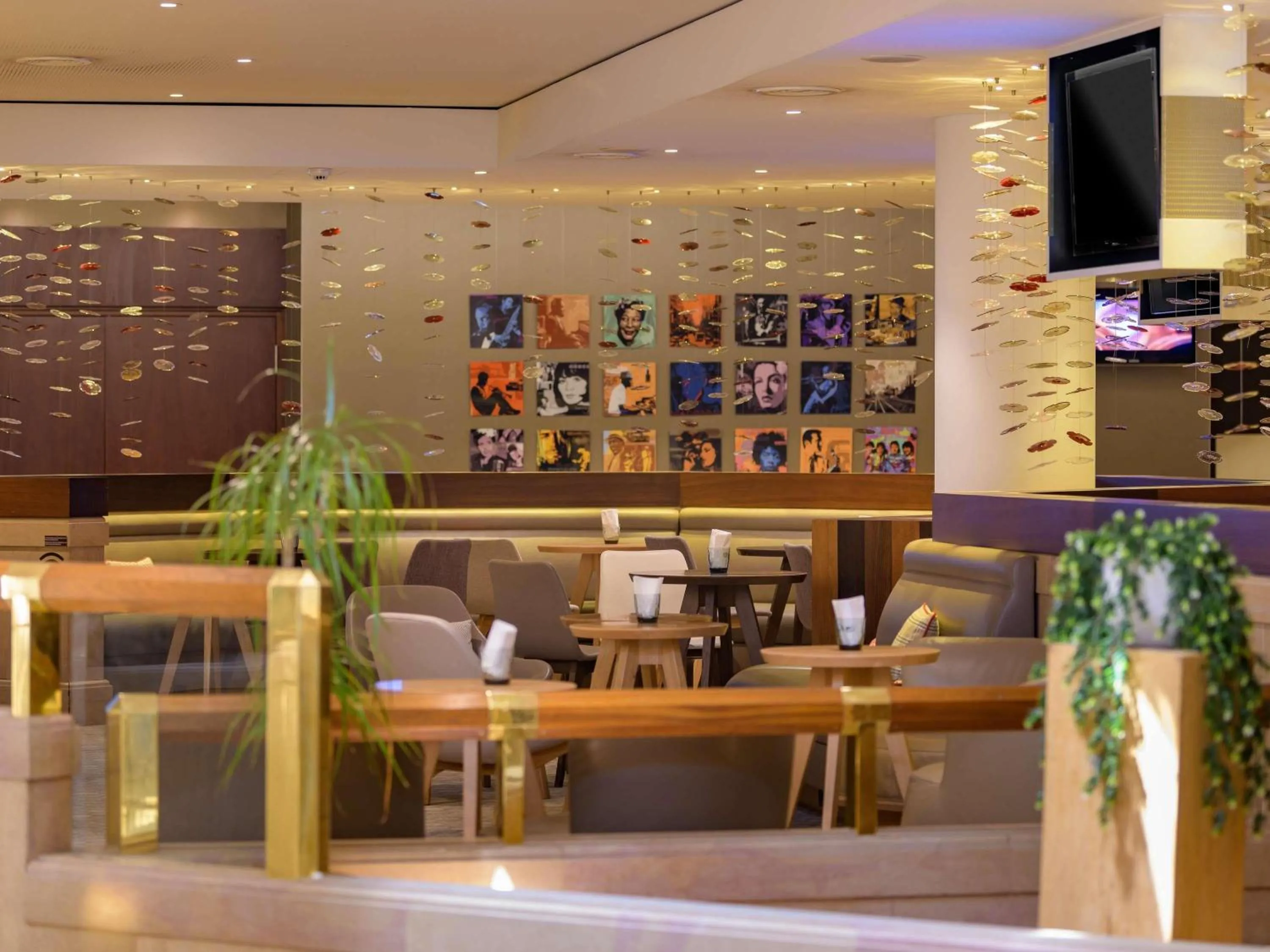 Lounge or bar in Mövenpick Hotel Geneva