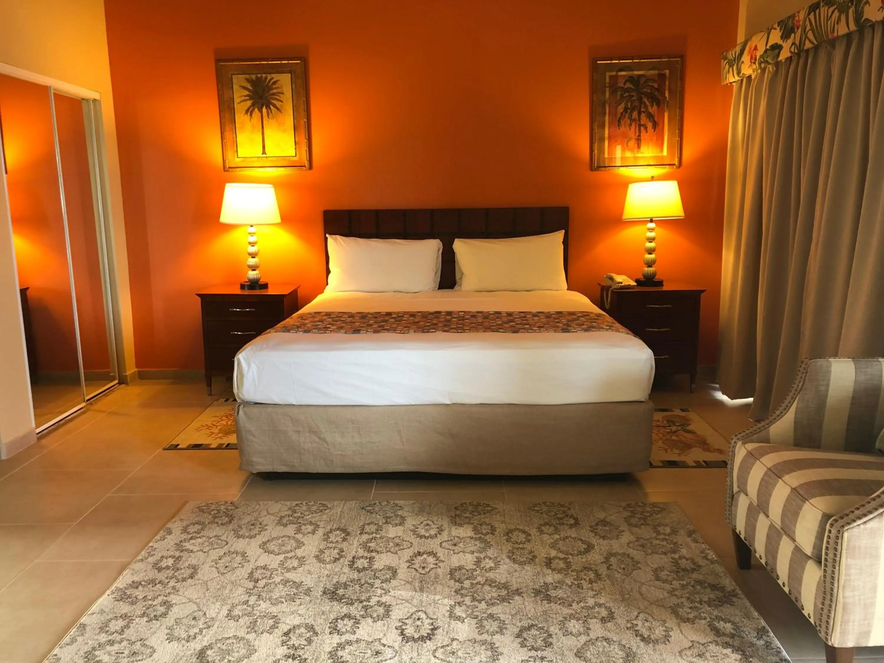 Bed in Carl's Unique Inn & Conference Facilities