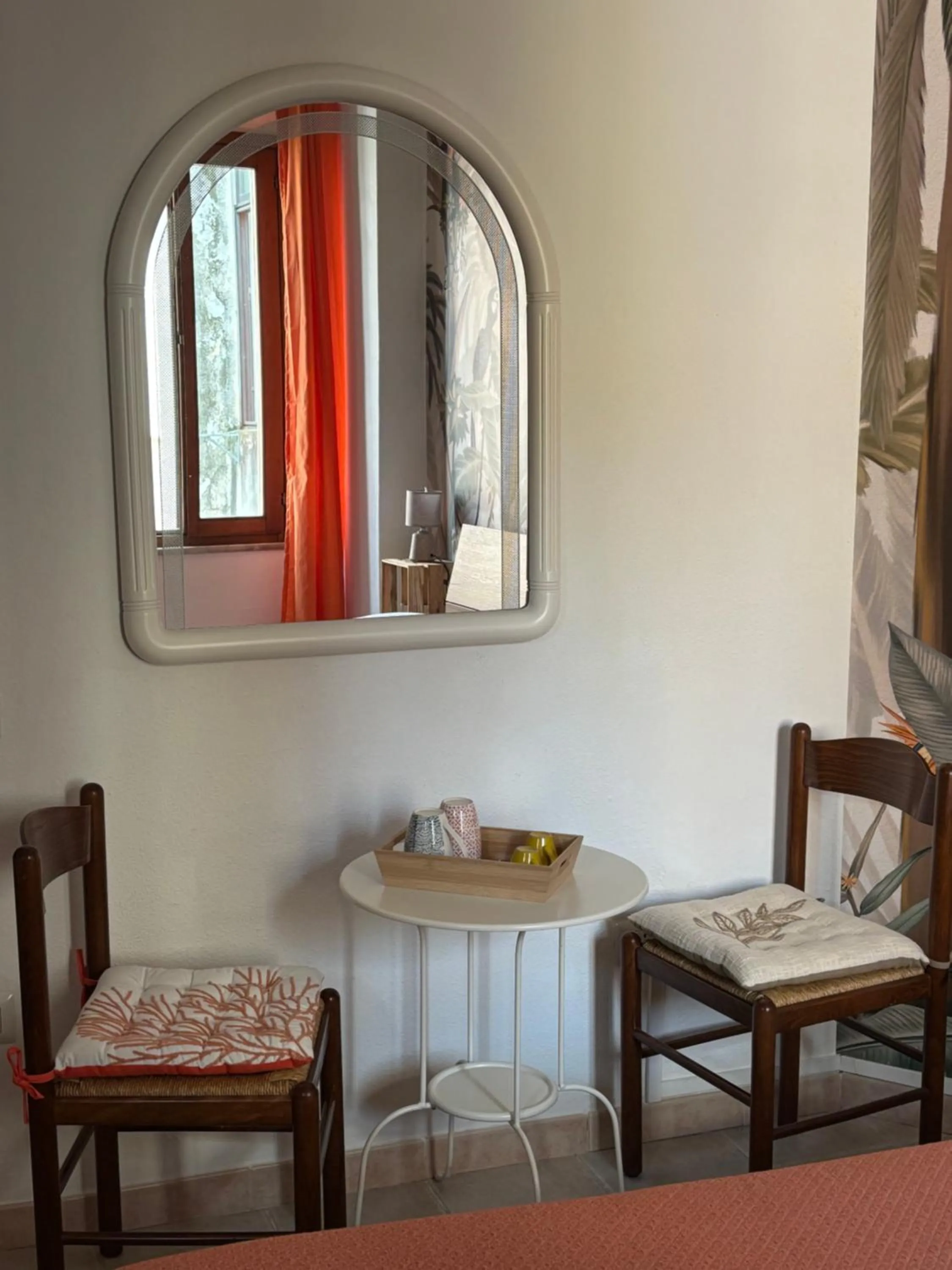 Coffee/tea facilities in Assajè Guestroom