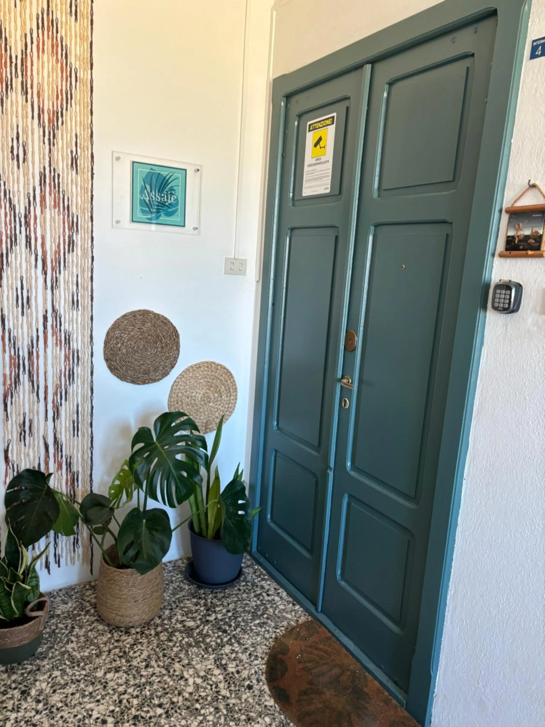 Facade/entrance in Assajè Guestroom