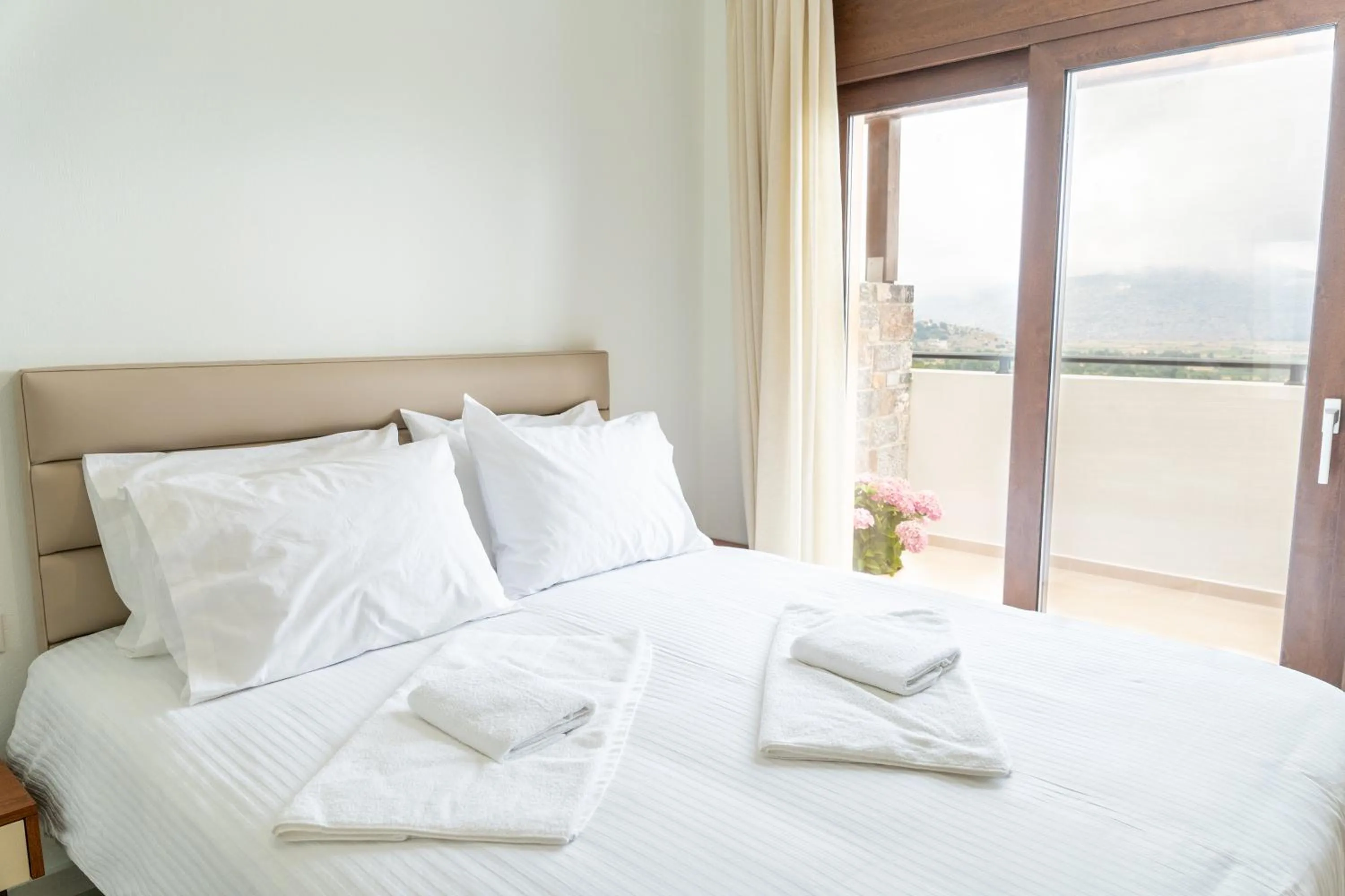 Bed in Dictamus Homes