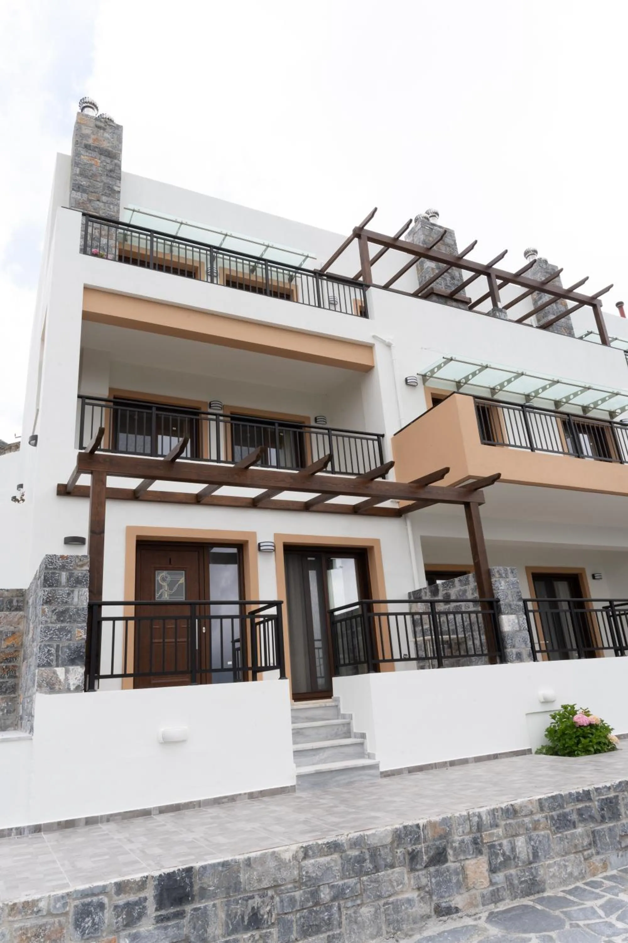 Property building in Dictamus Homes