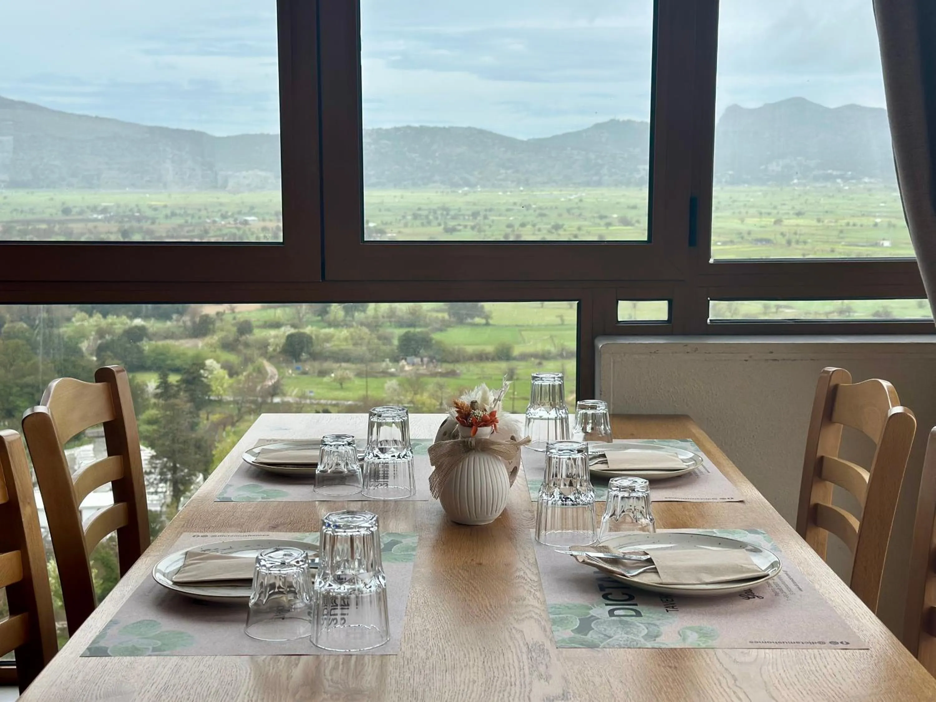 Restaurant/places to eat in Dictamus Homes