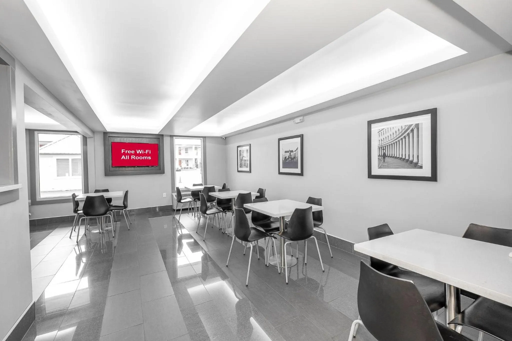 Breakfast in Red Roof Inn & Suites Calhoun