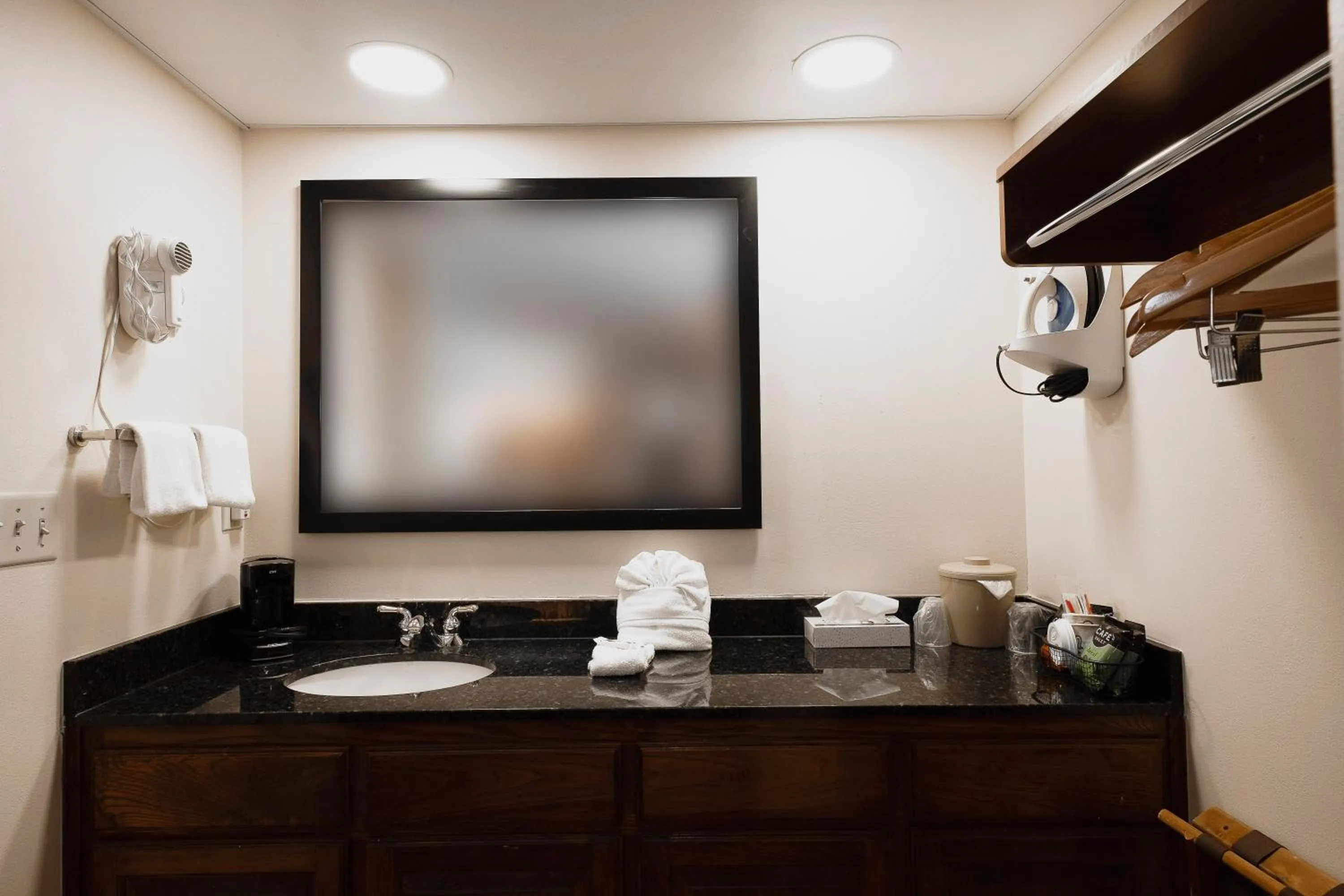 Bathroom in Red Roof Inn & Suites Calhoun