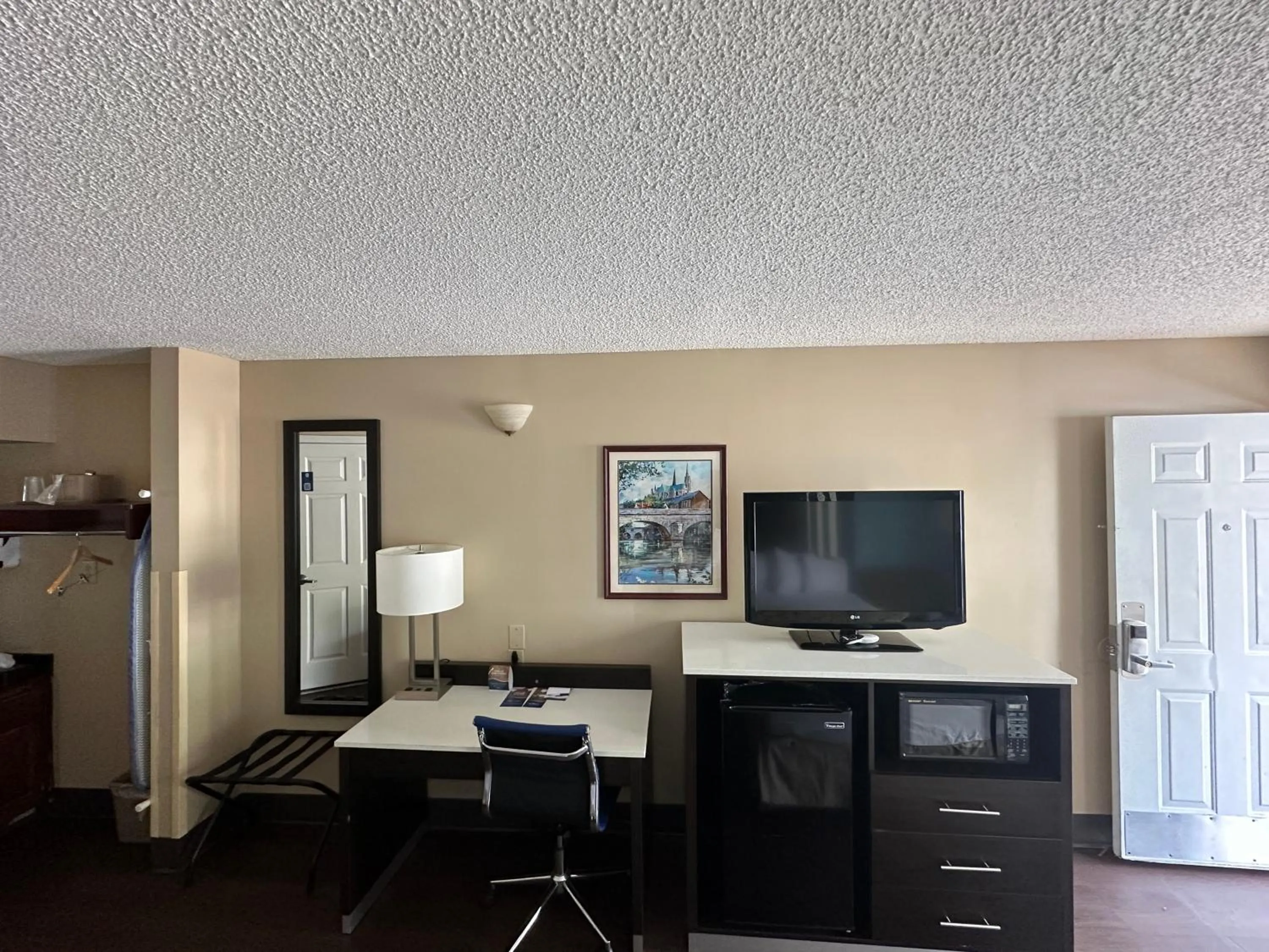 hair dresser in Baymont by Wyndham Thomasville