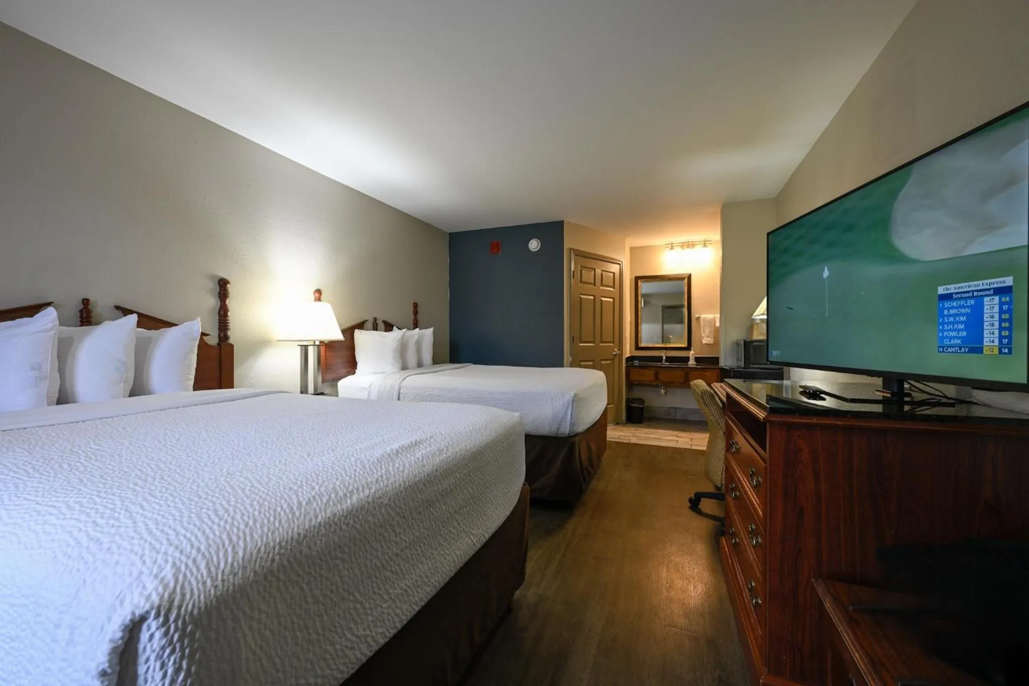 Photo of the whole room, Bed in Baymont by Wyndham Warner Robins