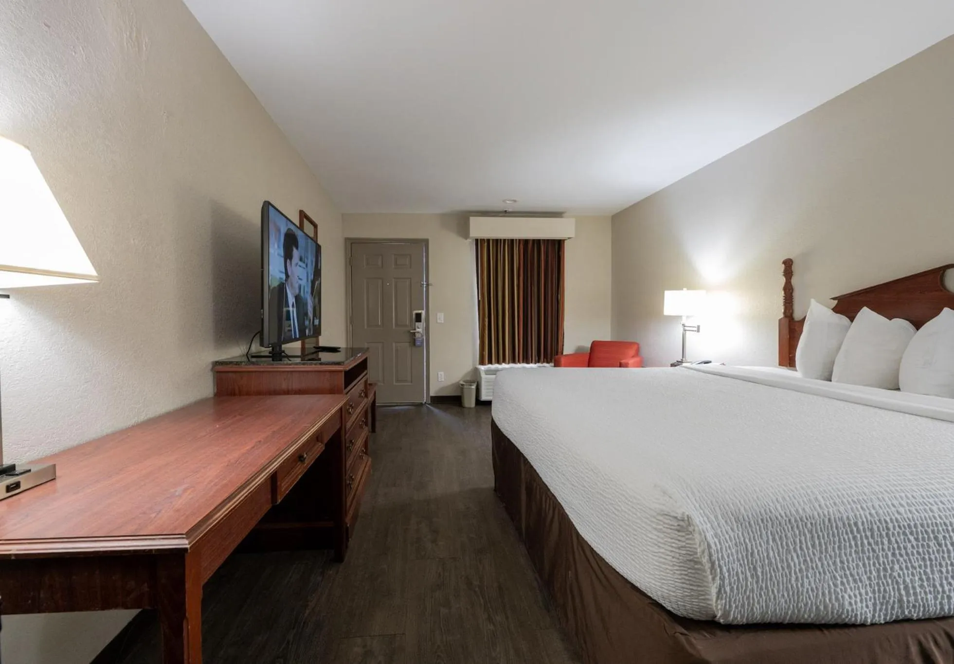 Photo of the whole room, Bed in Baymont by Wyndham Warner Robins