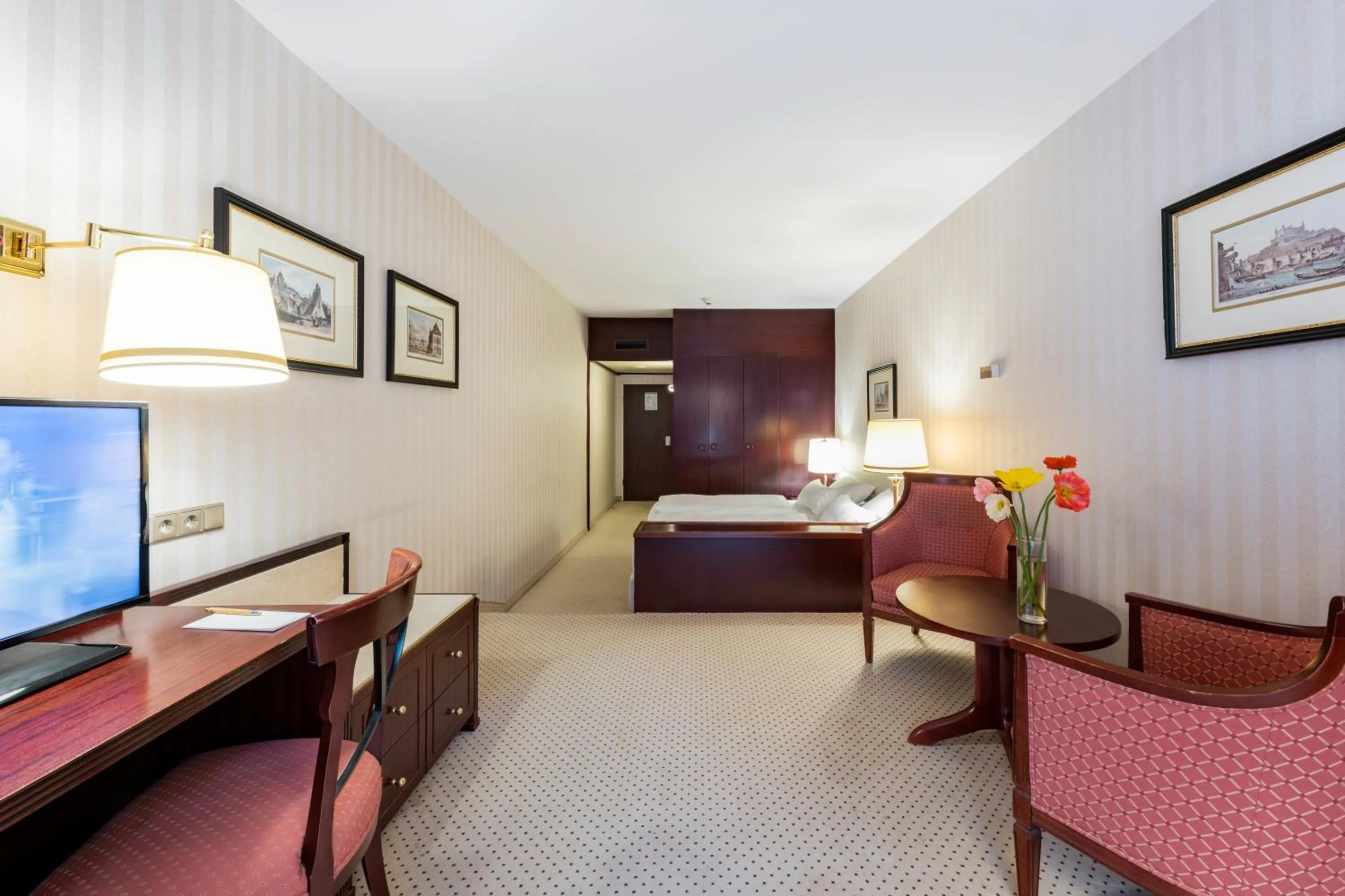 Photo of the whole room, Bed in Parkhotel 1901 Mannheim