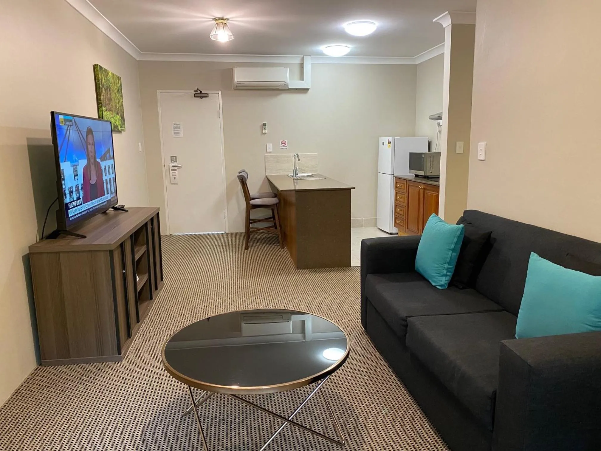 Kitchen or kitchenette in The Belmore Apartments Hotel