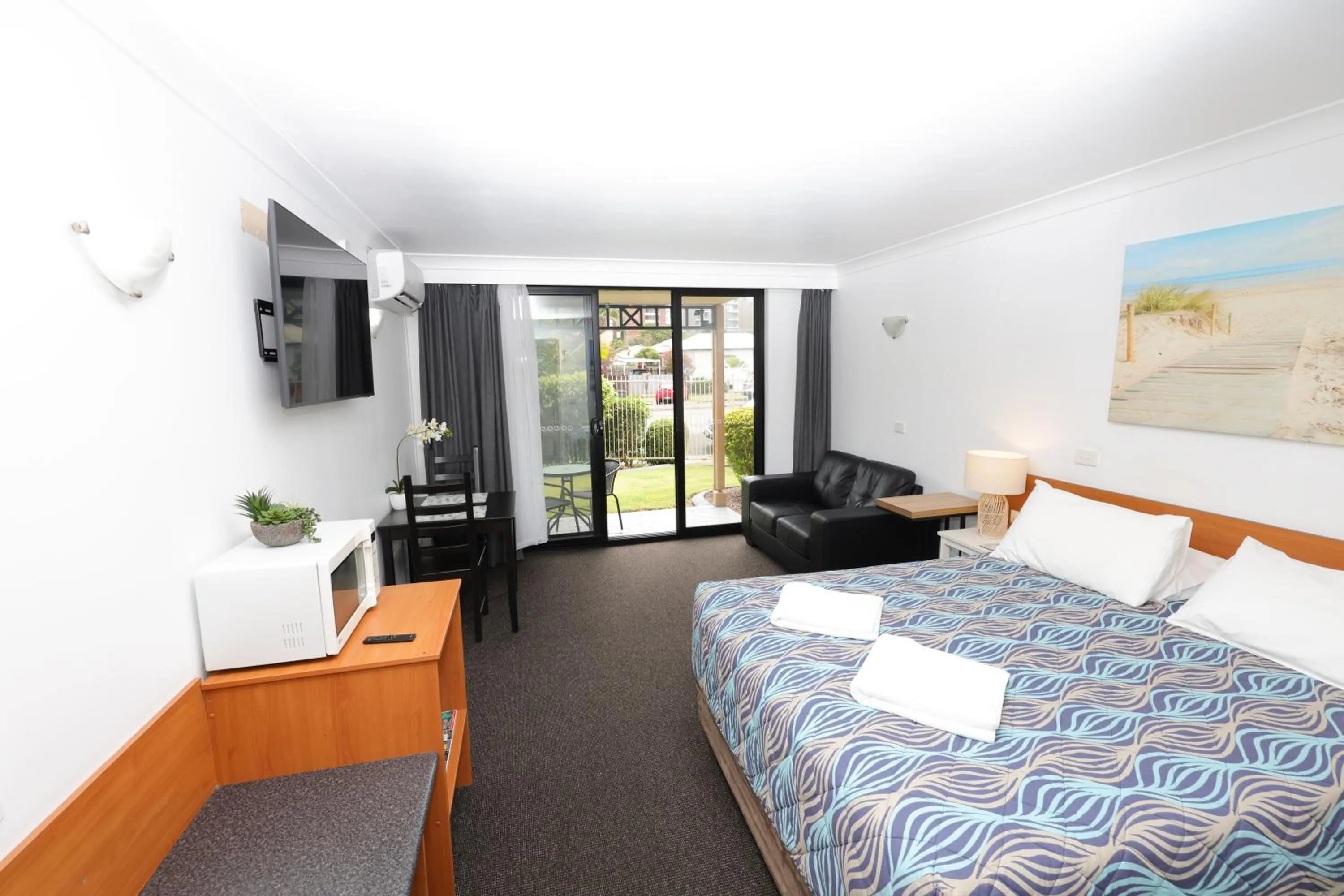 Bed in Town Beach Motor Inn Port Macquarie