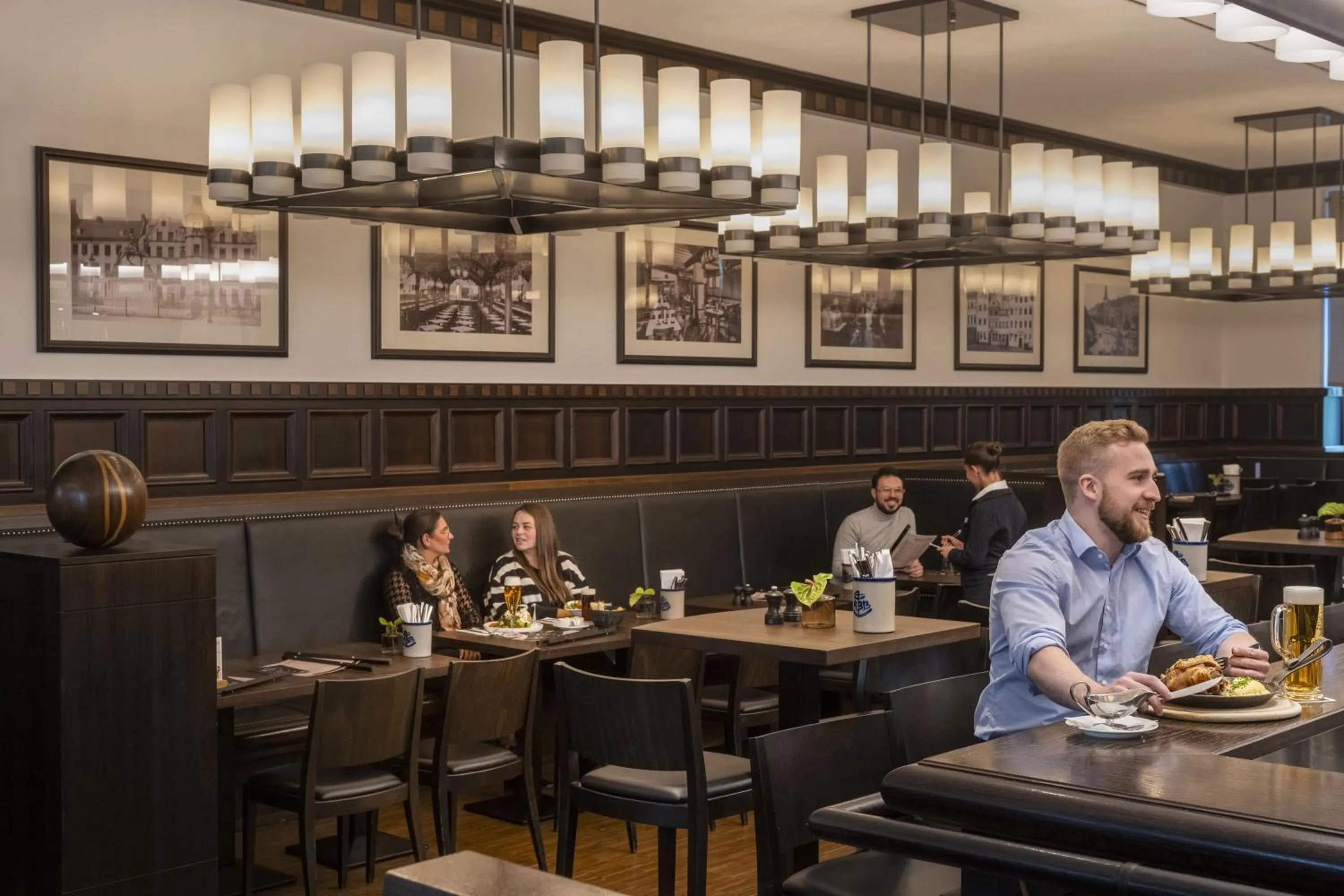 Restaurant/places to eat in Maritim Hotel Düsseldorf