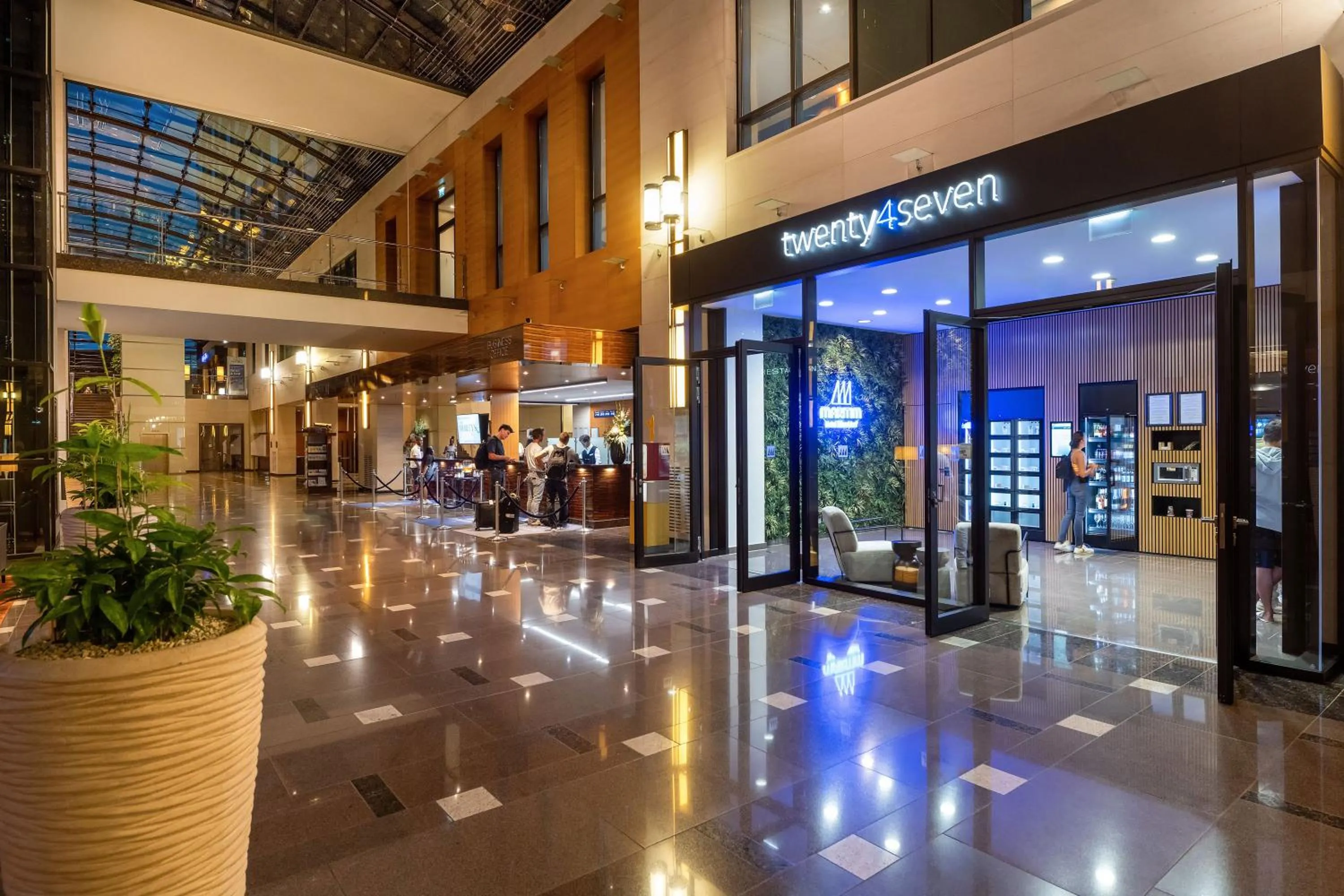 Lobby or reception in Maritim Hotel Düsseldorf