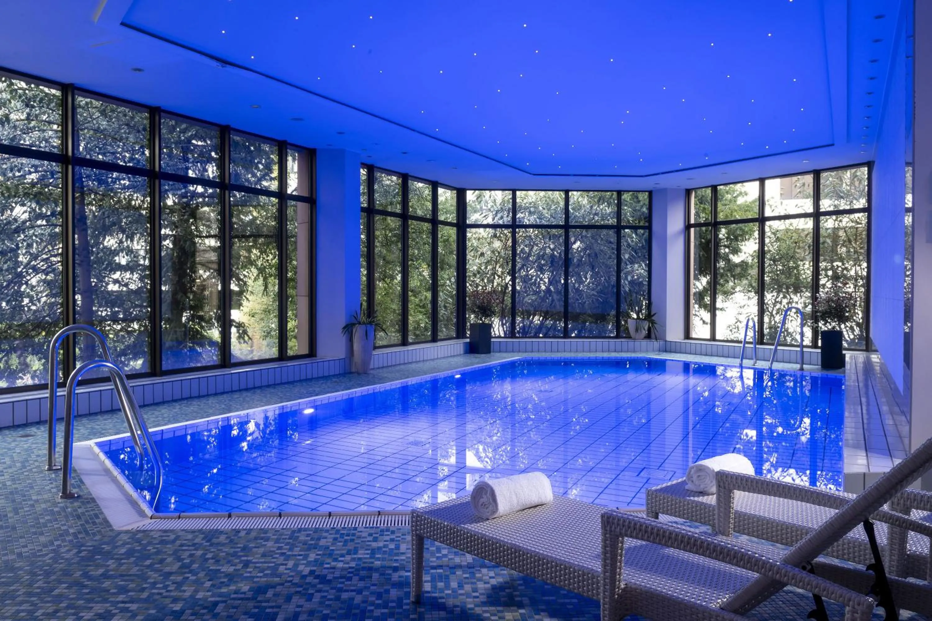 Swimming pool in Maritim Hotel Bad Homburg