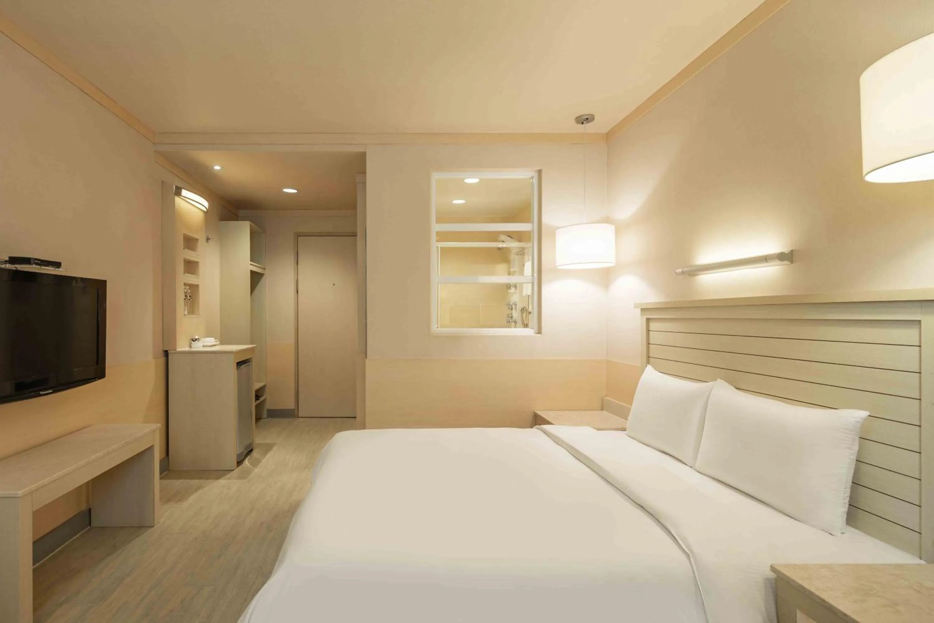 Coffee/tea facilities, Bed in Kindness Hotel - Jhong Jheng
