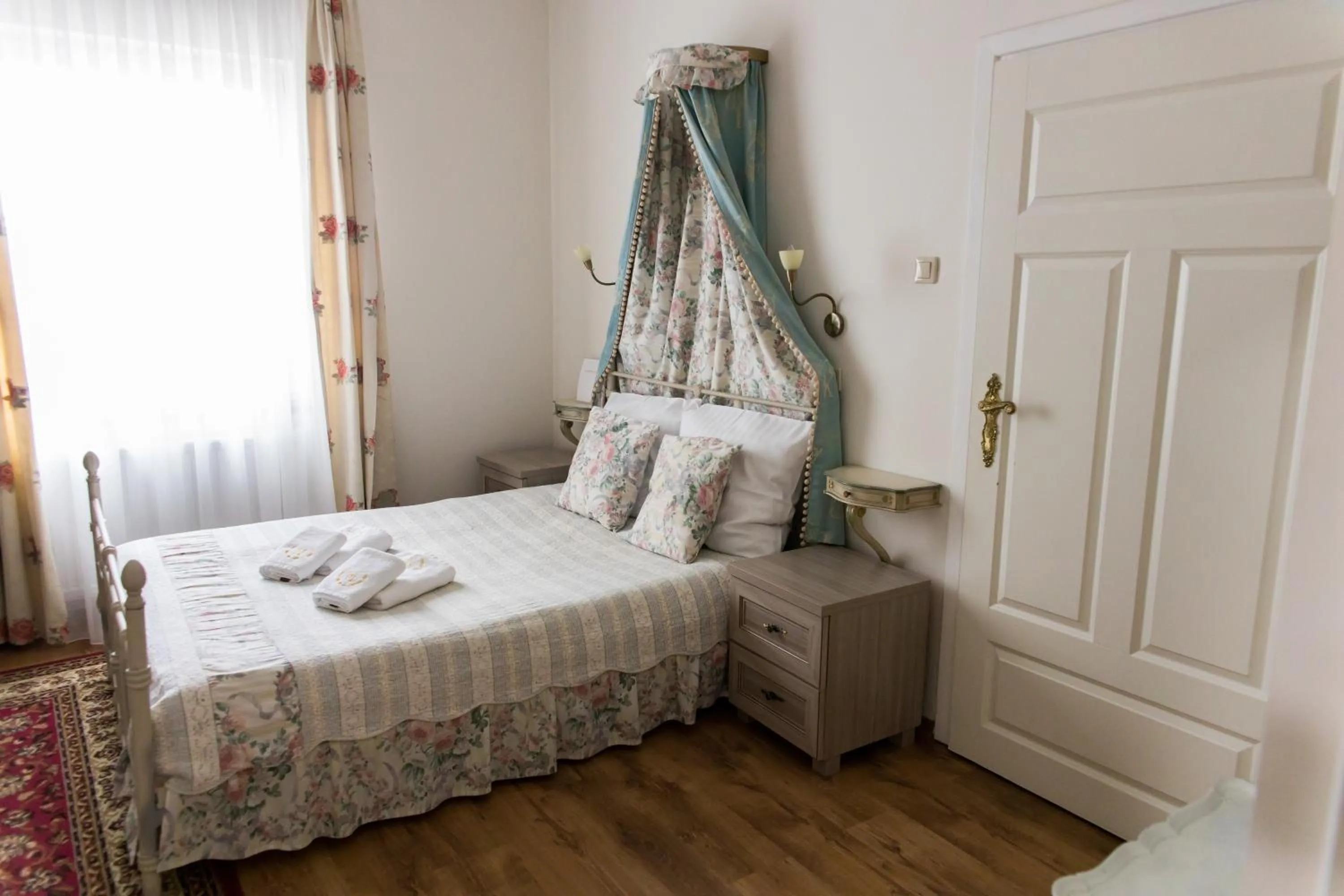 Bed in Hotel Napoleon