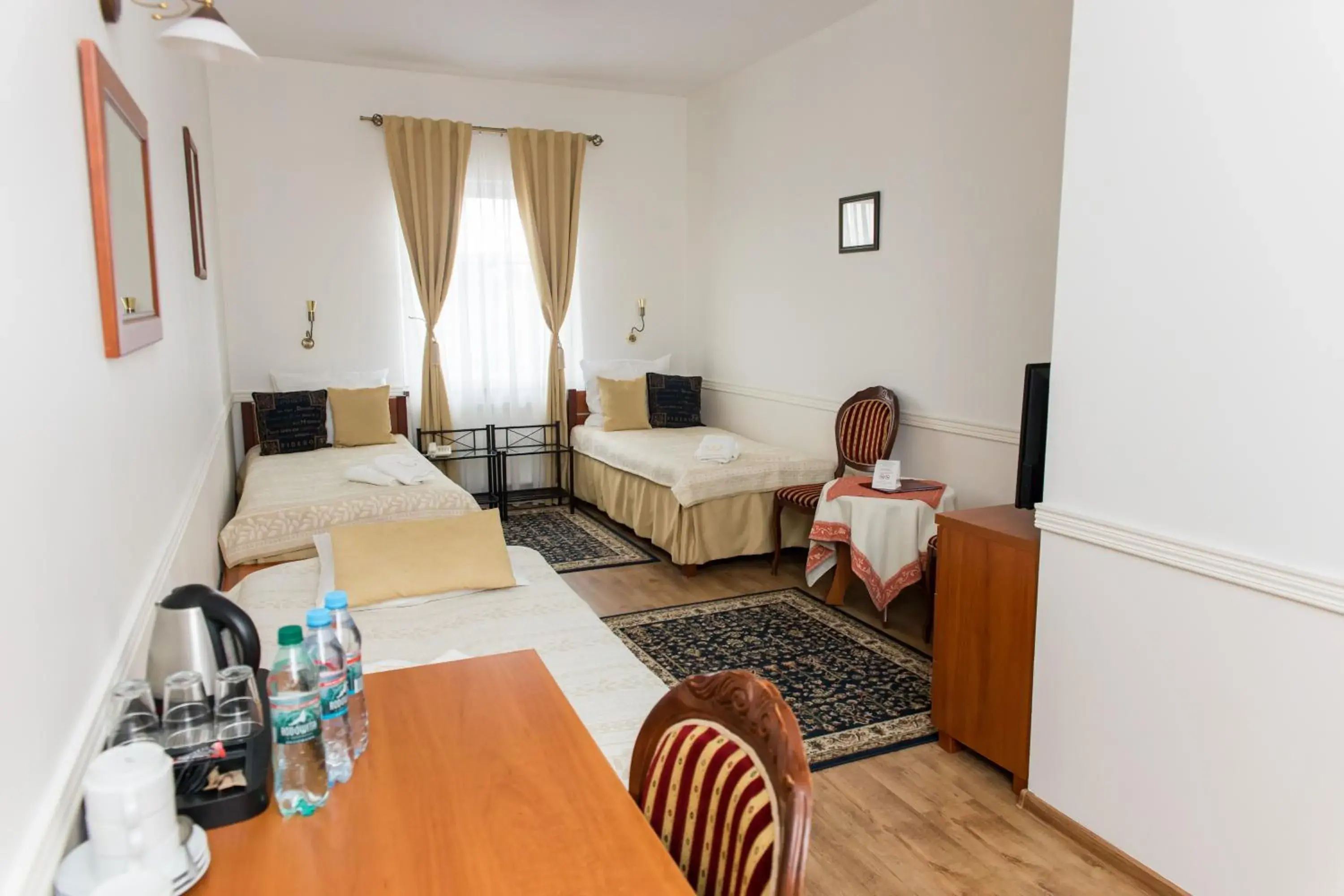 Large Twin Room in Hotel Napoleon Large Twin Room in Hotel Napoleon