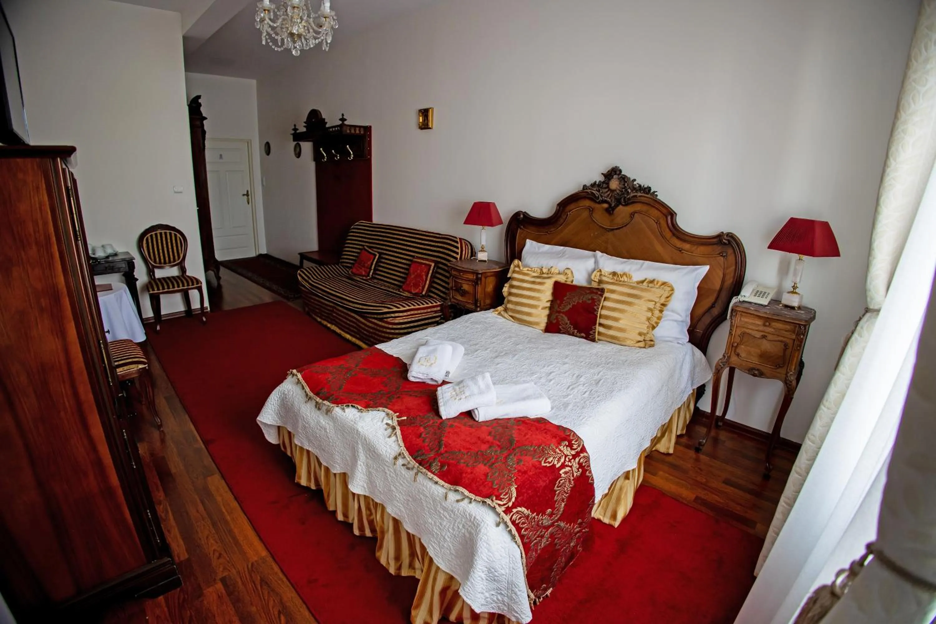 Bed in Hotel Napoleon