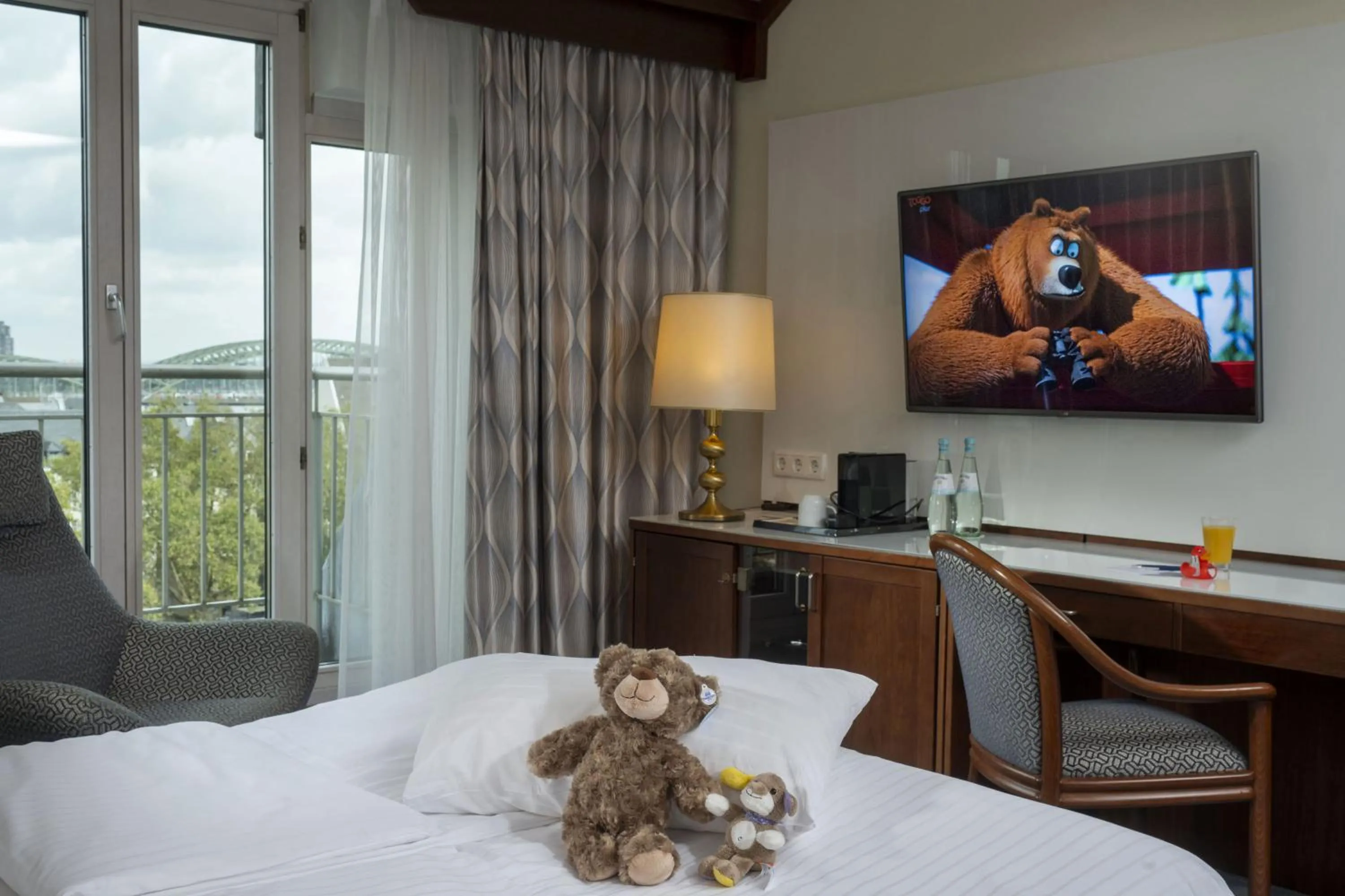 Bedroom, Bed in Maritim Hotel Köln