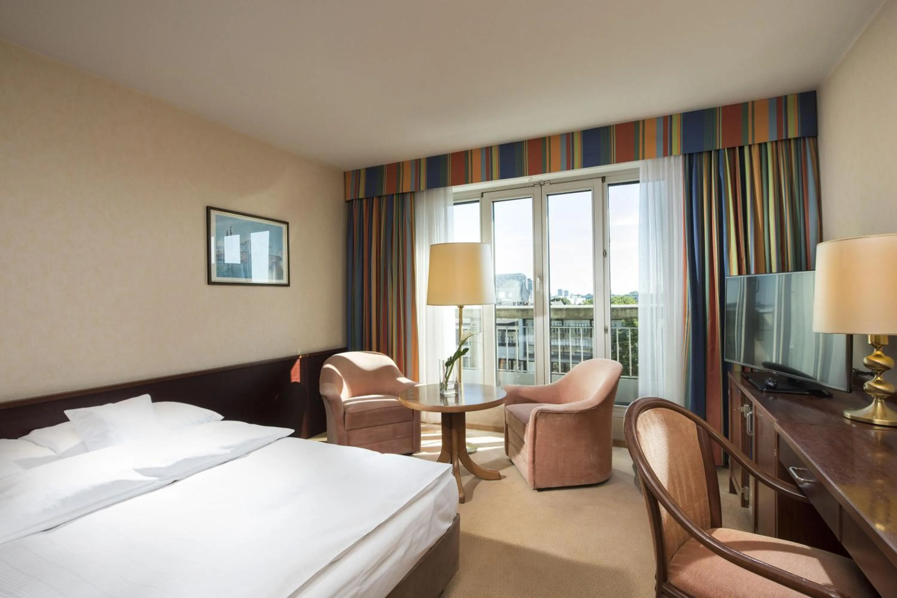 Queen Room in Maritim Hotel Köln