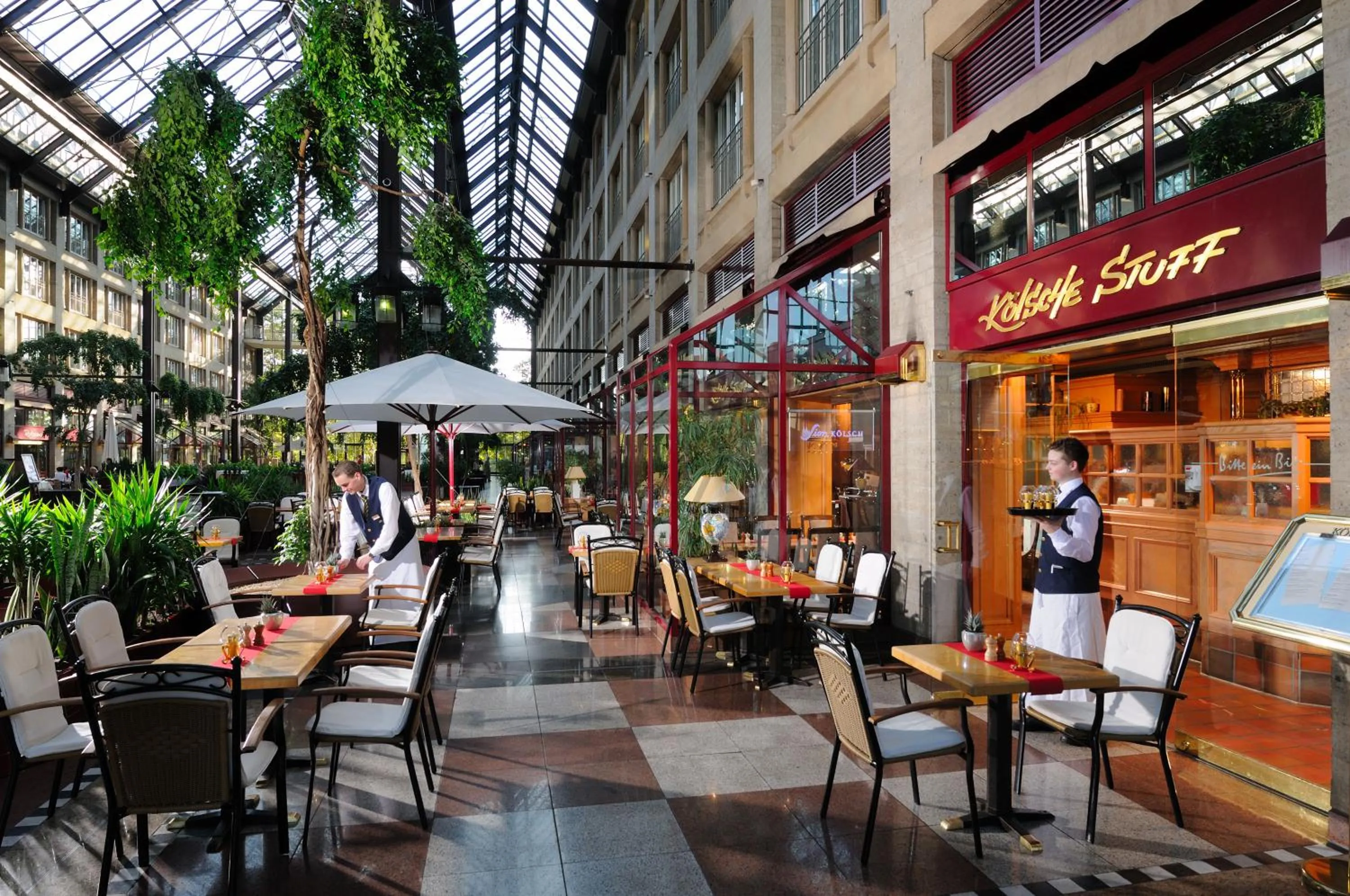 Lobby or reception in Maritim Hotel Köln
