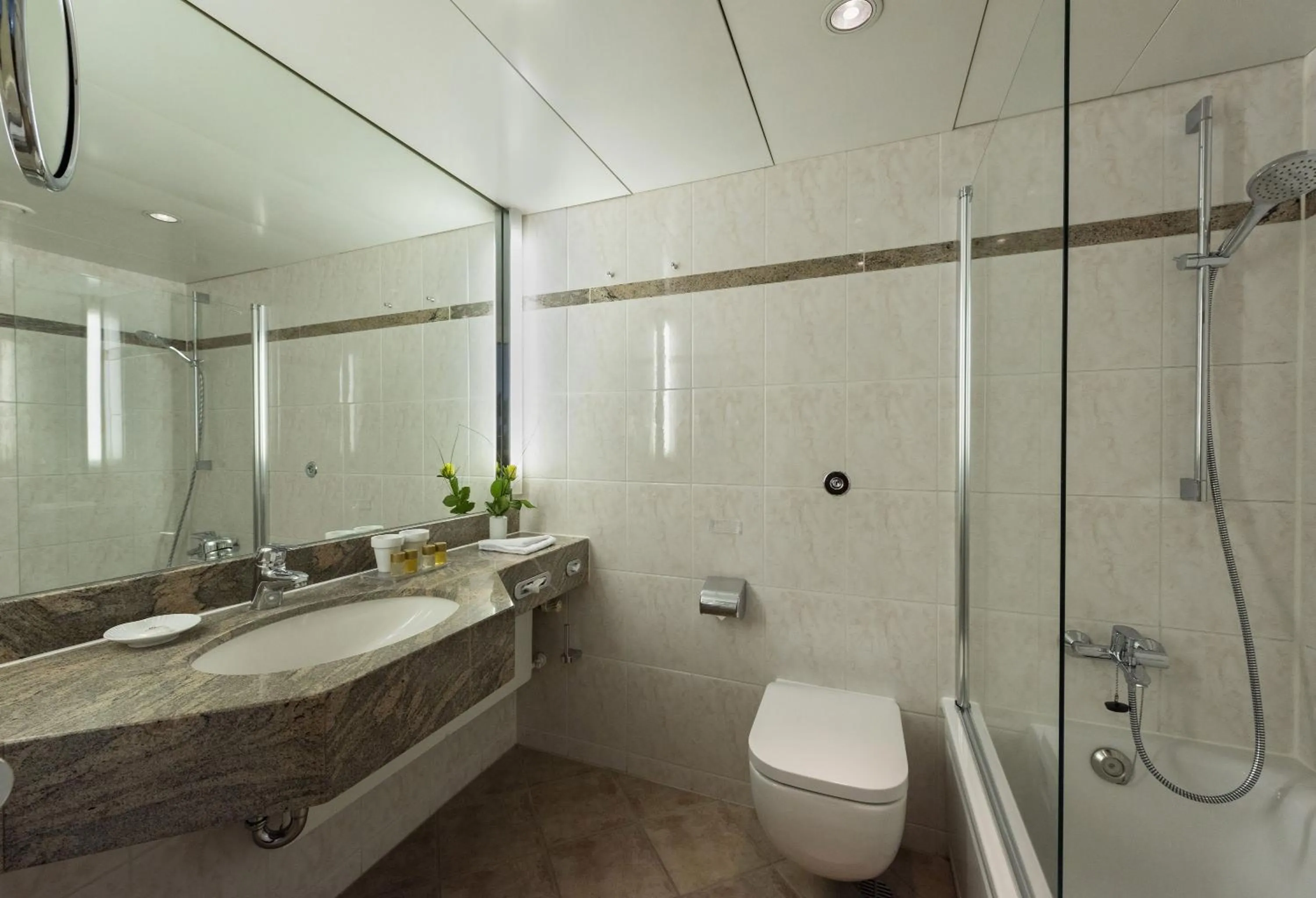 Bathroom in Maritim Strandhotel Travemünde