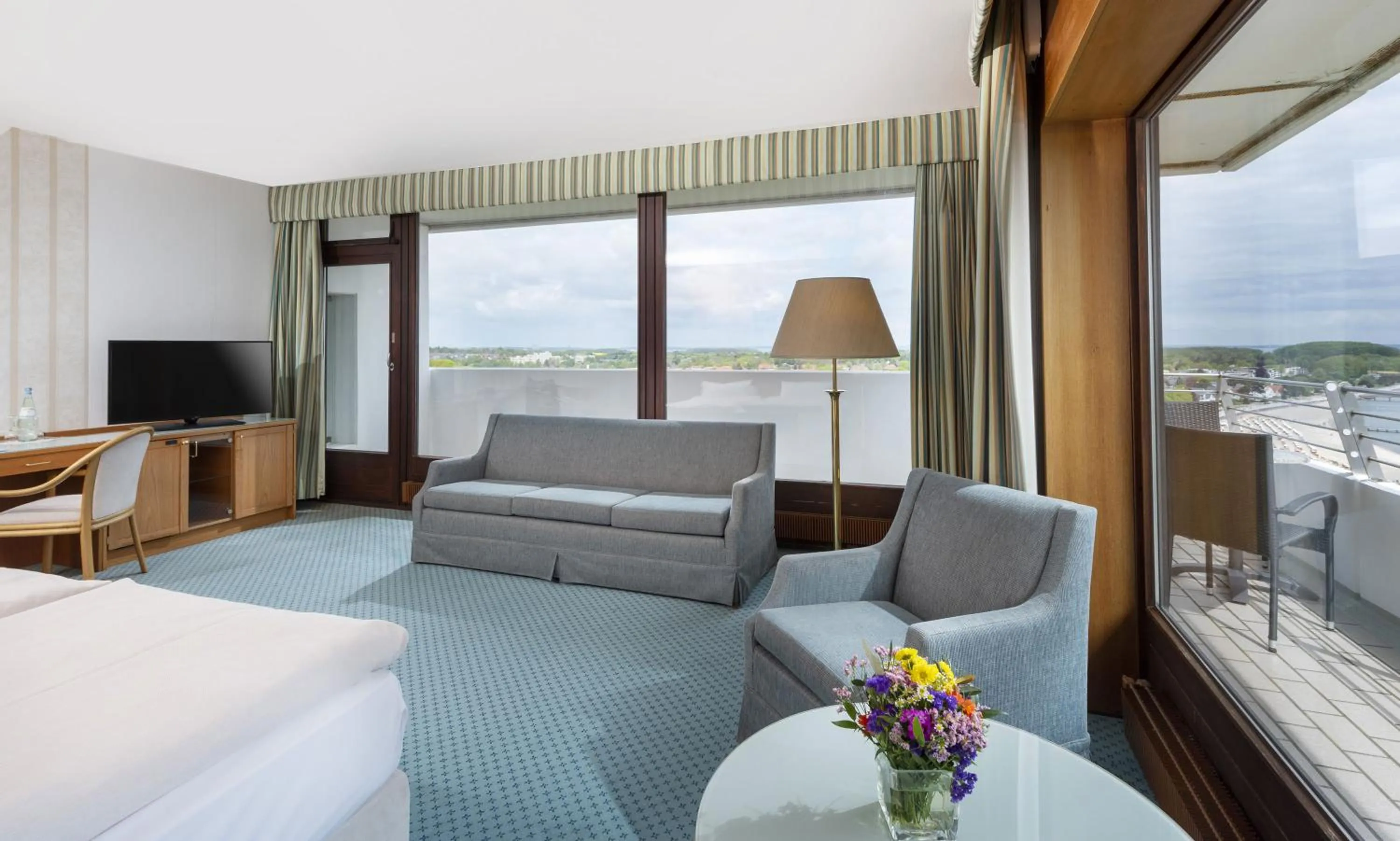 Photo of the whole room, Bed in Maritim Strandhotel Travemünde